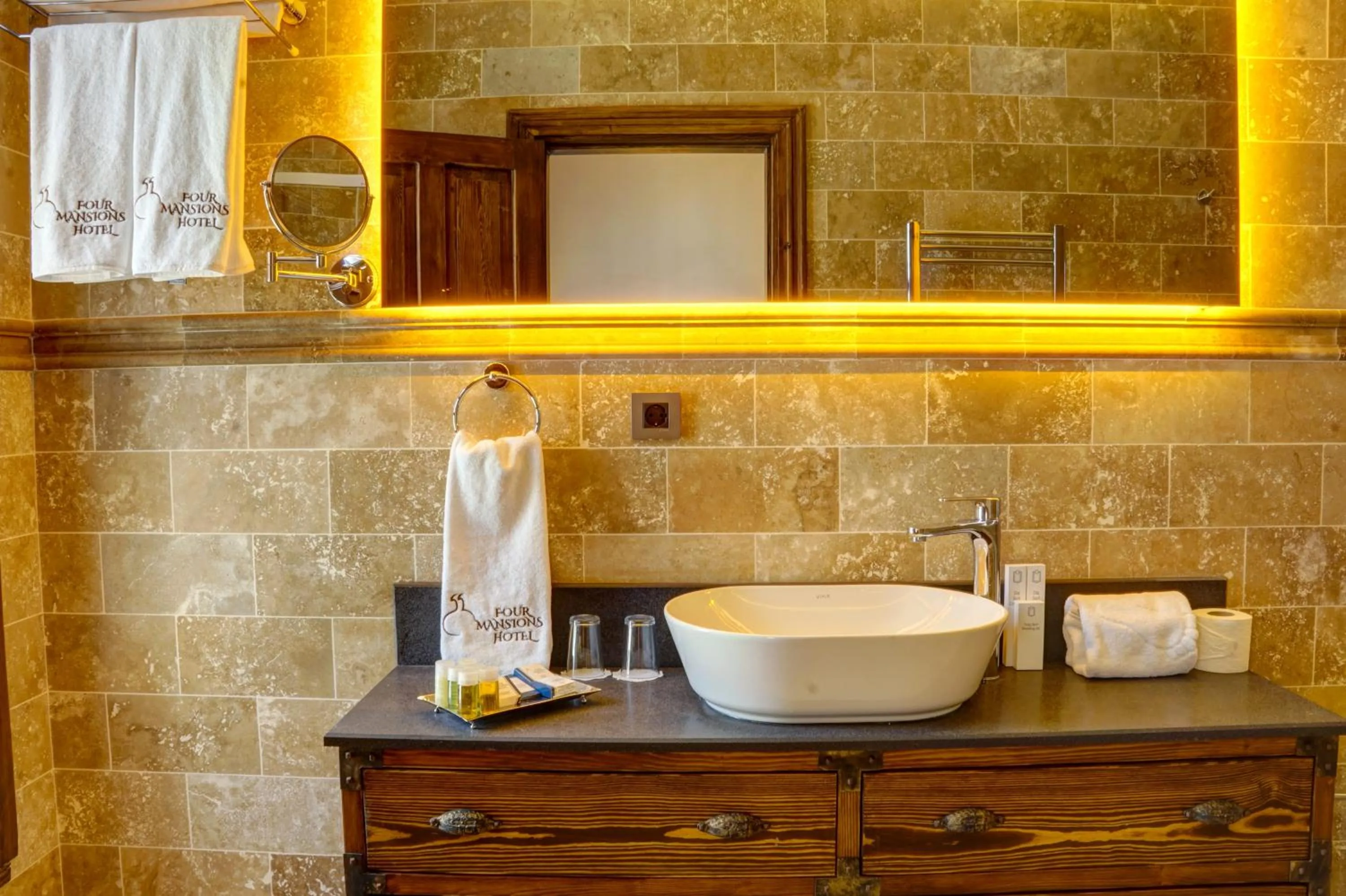 Bathroom in Four Mansions Hotel