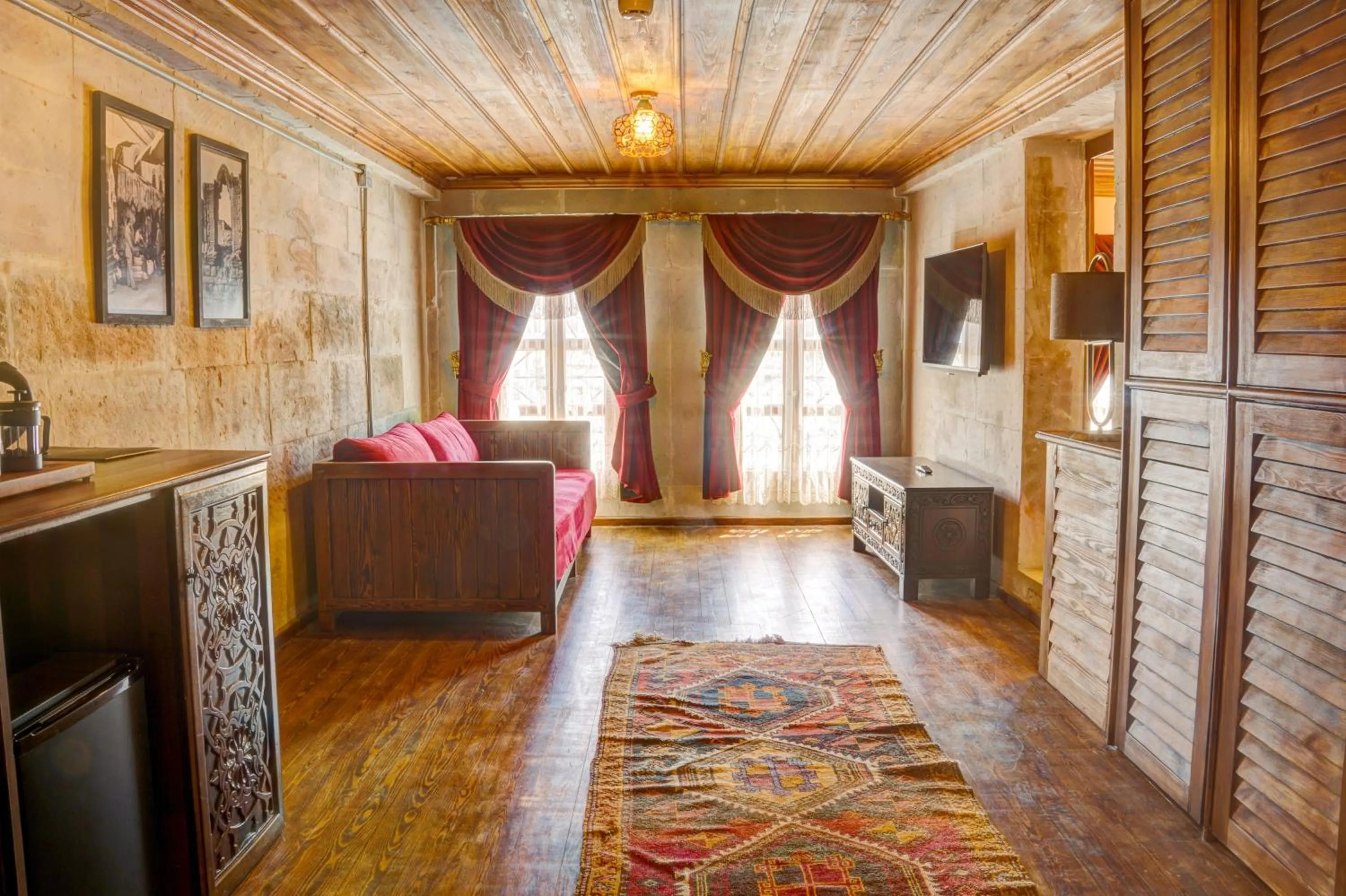 Living room in Four Mansions Hotel