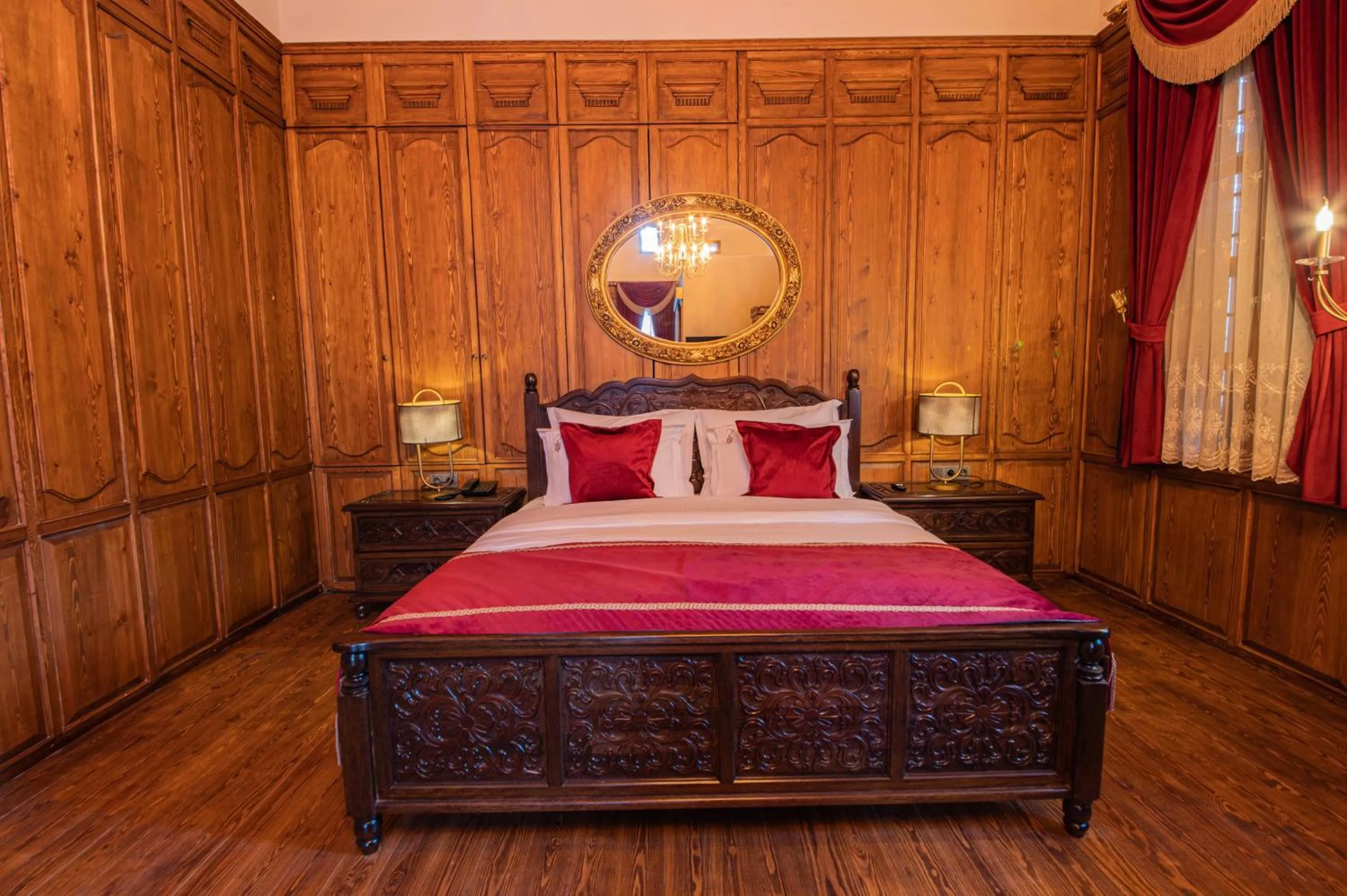 Photo of the whole room, Bed in Four Mansions Hotel