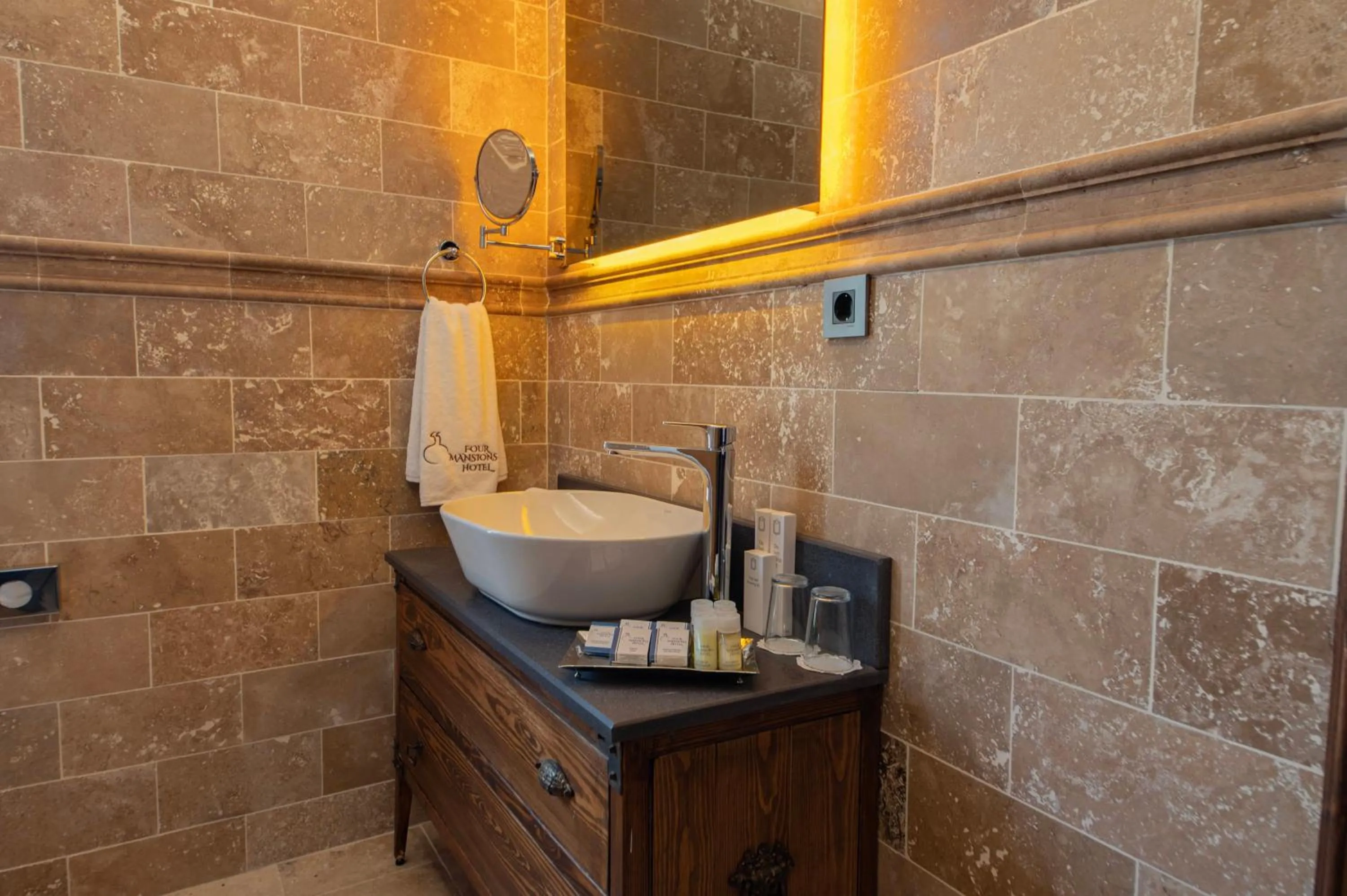 Bathroom in Four Mansions Hotel