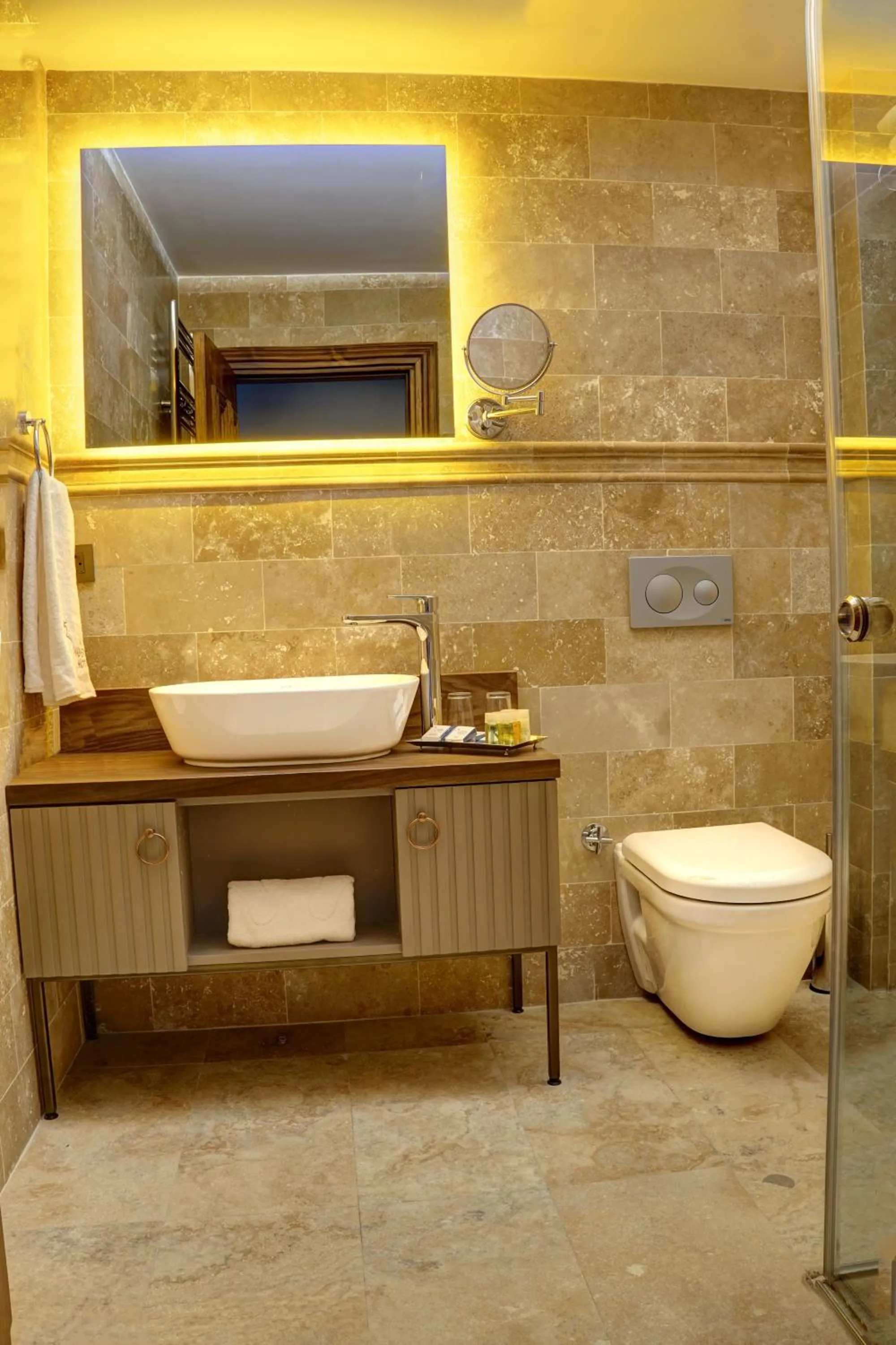 Shower in Four Mansions Hotel