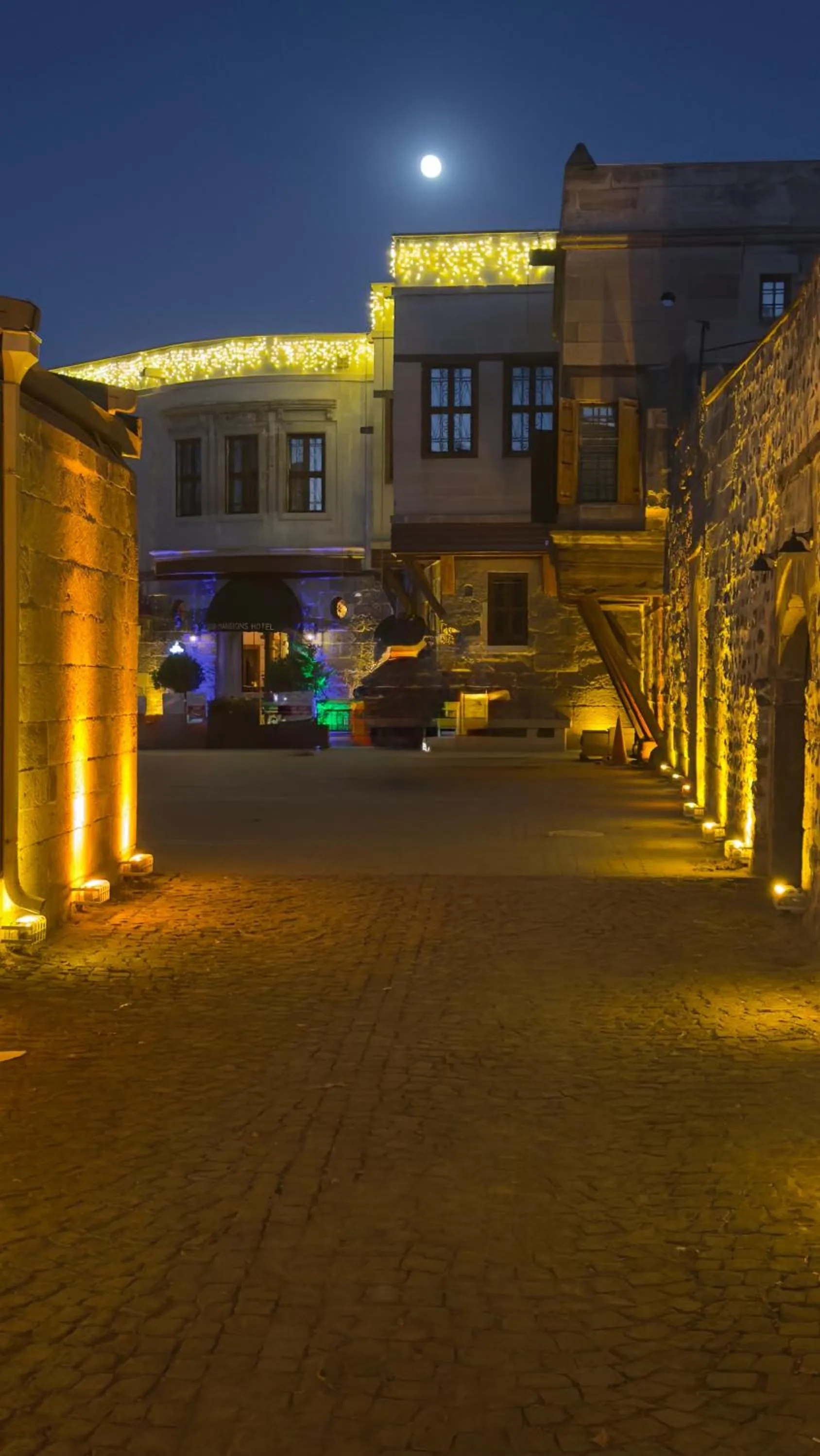 Property building in Four Mansions Hotel