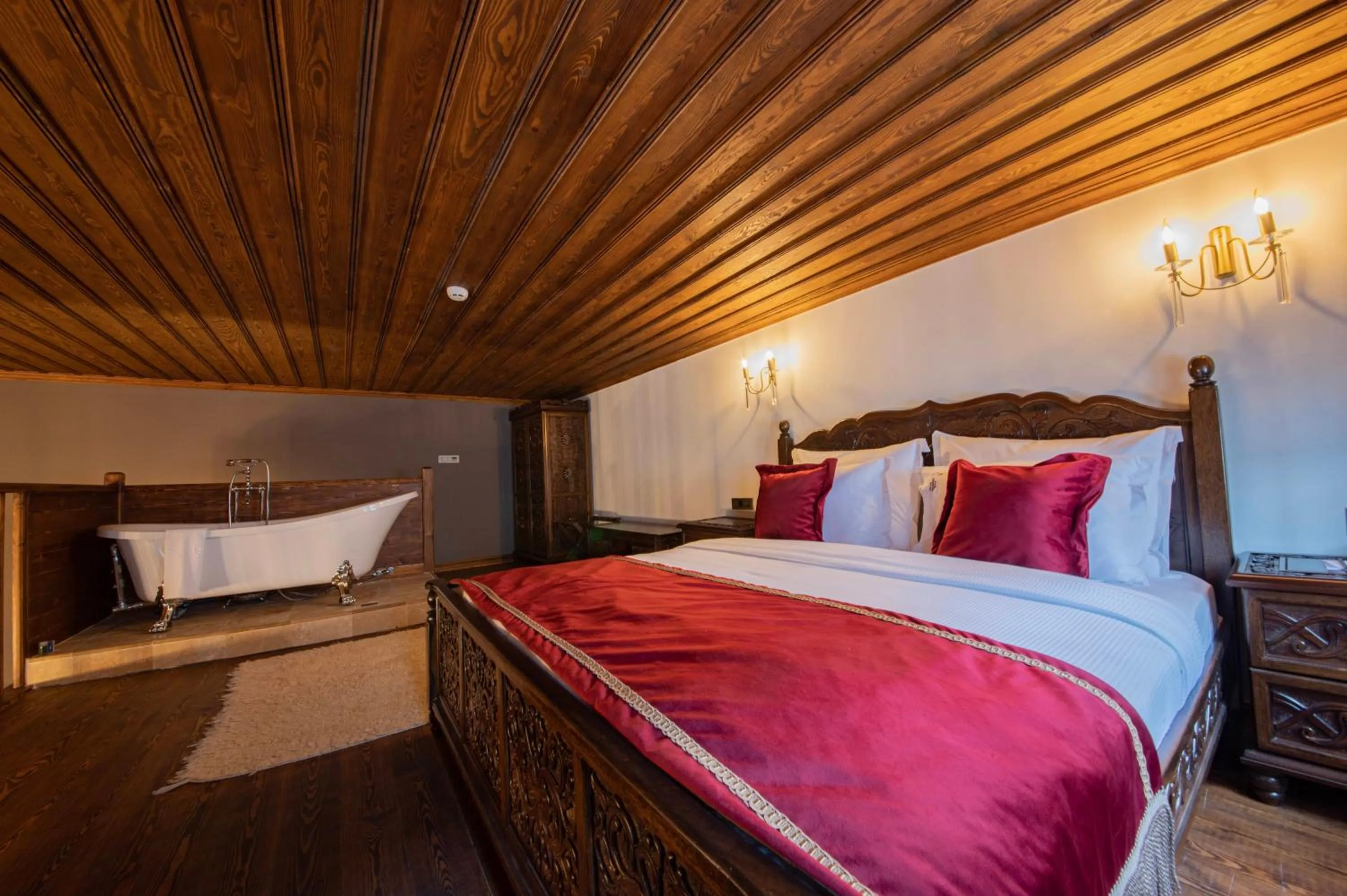 Bedroom, Bed in Four Mansions Hotel