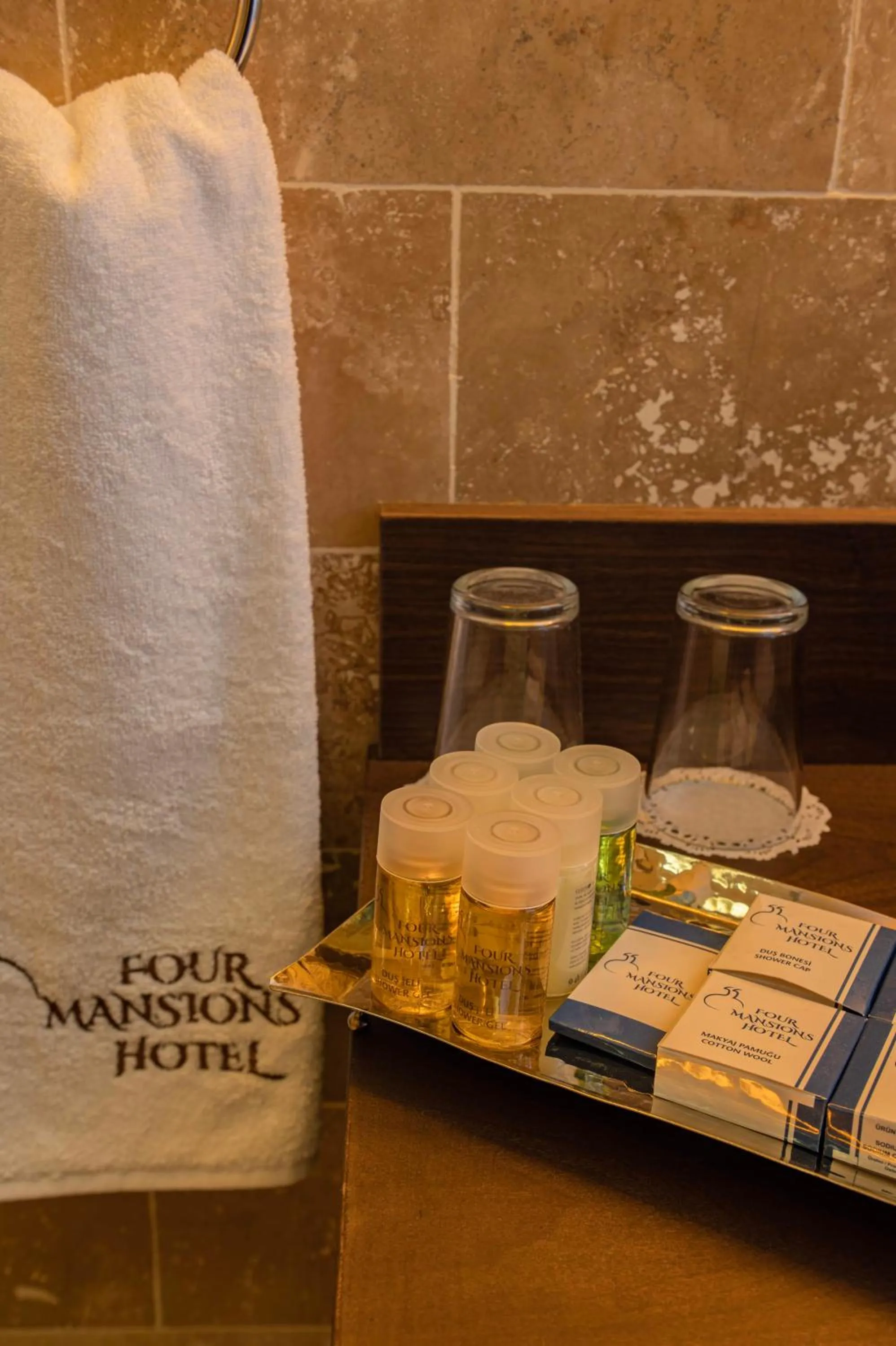 Bathroom in Four Mansions Hotel