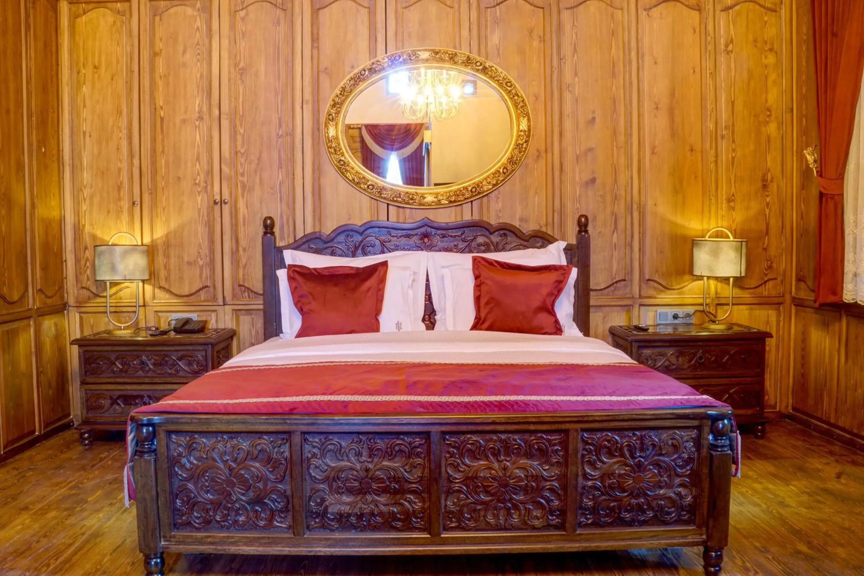 Photo of the whole room, Bed in Four Mansions Hotel Photo of the whole room, Bed in Four Mansions Hotel