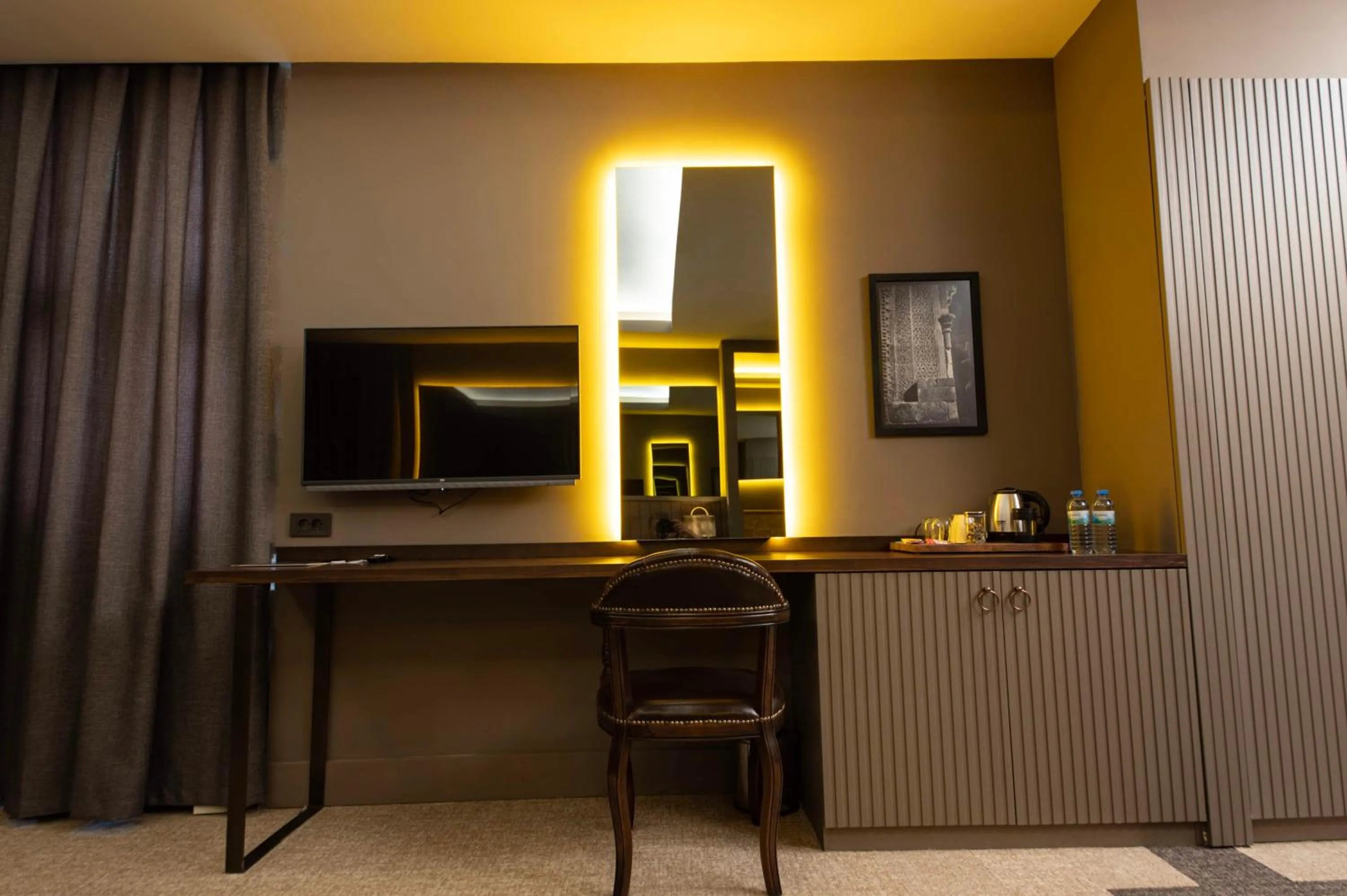 TV and multimedia in Four Mansions Hotel