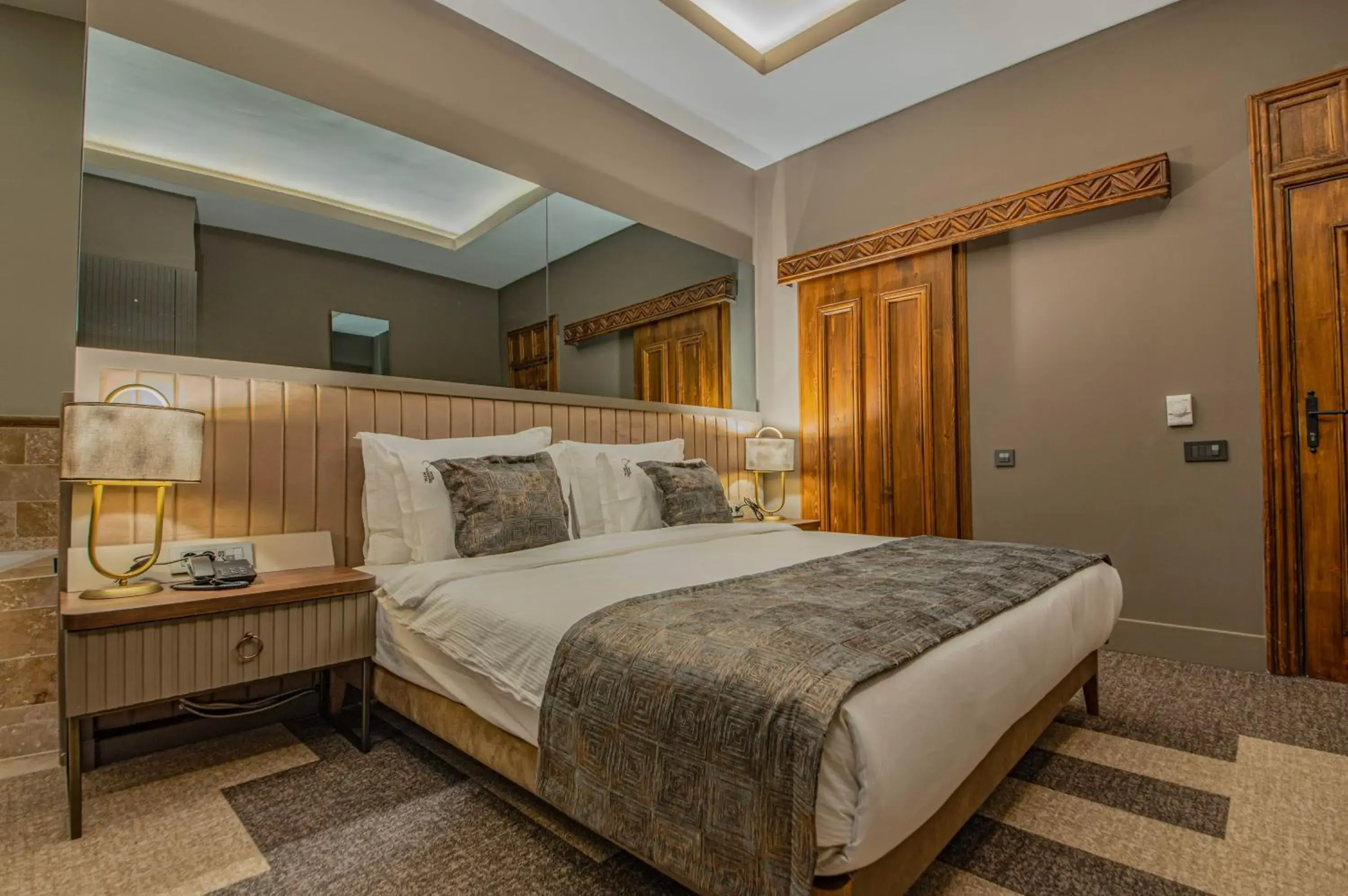 Deluxe Room in Four Mansions Hotel Deluxe Room in Four Mansions Hotel