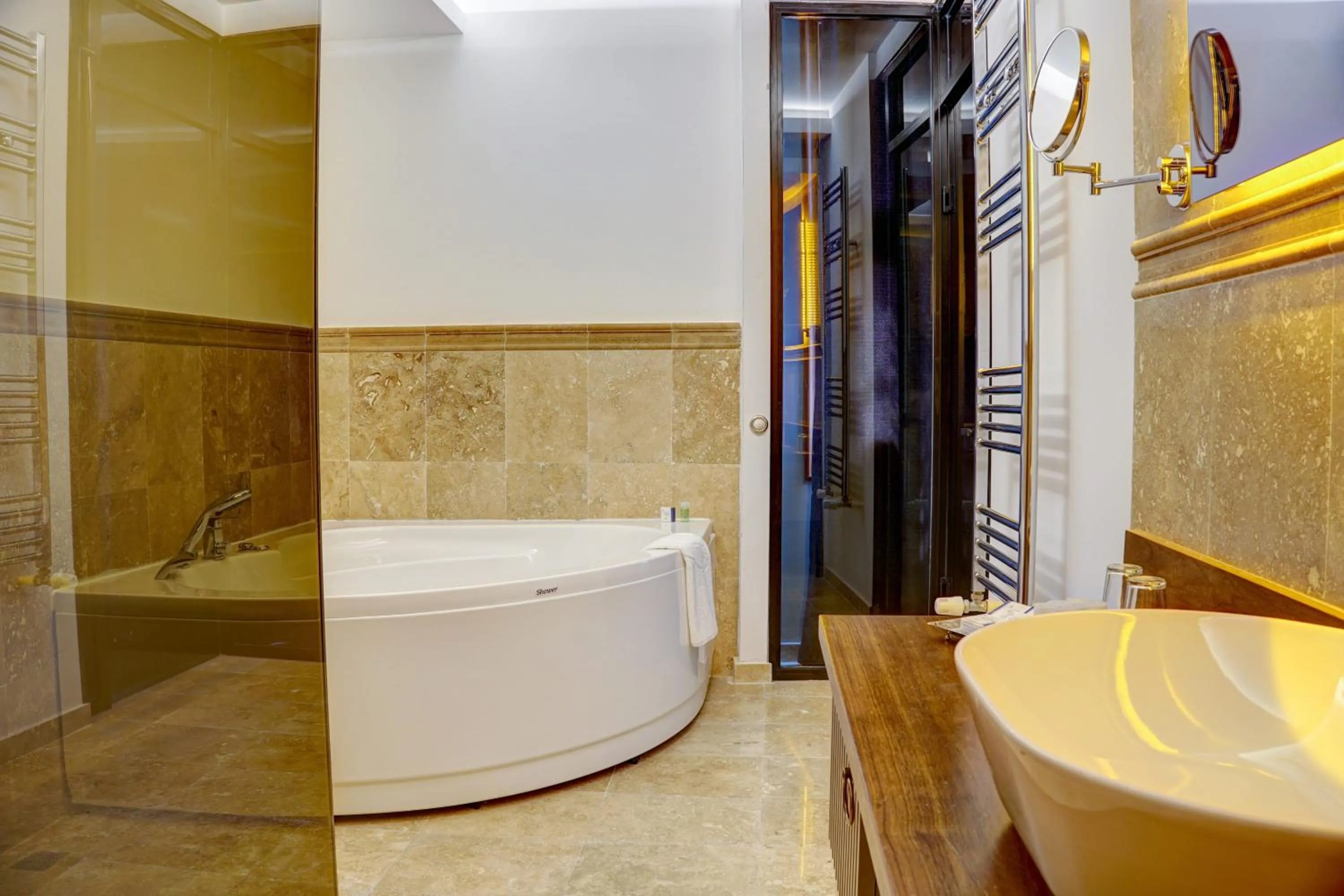 Shower in Four Mansions Hotel