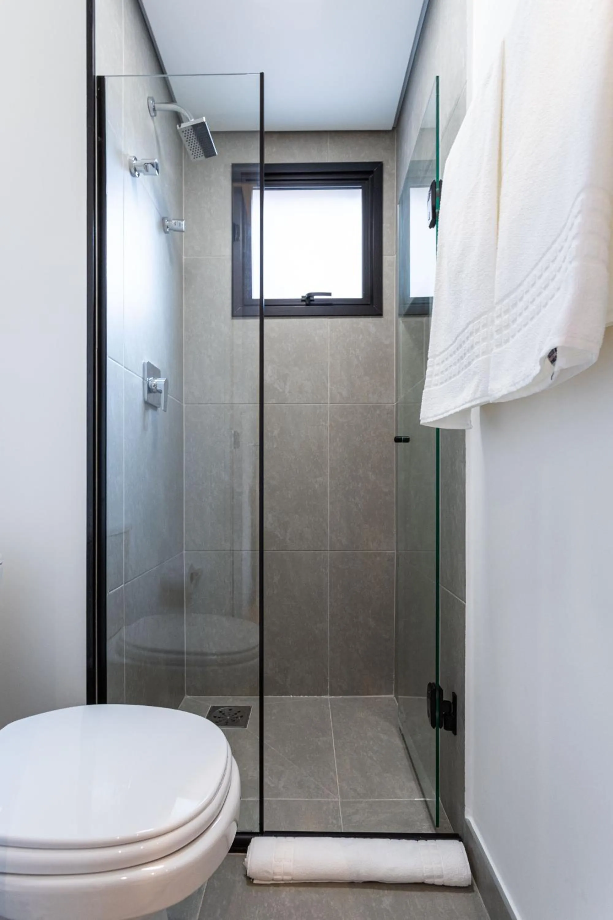 Shower in Charlie Pamplona Jardim Paulista