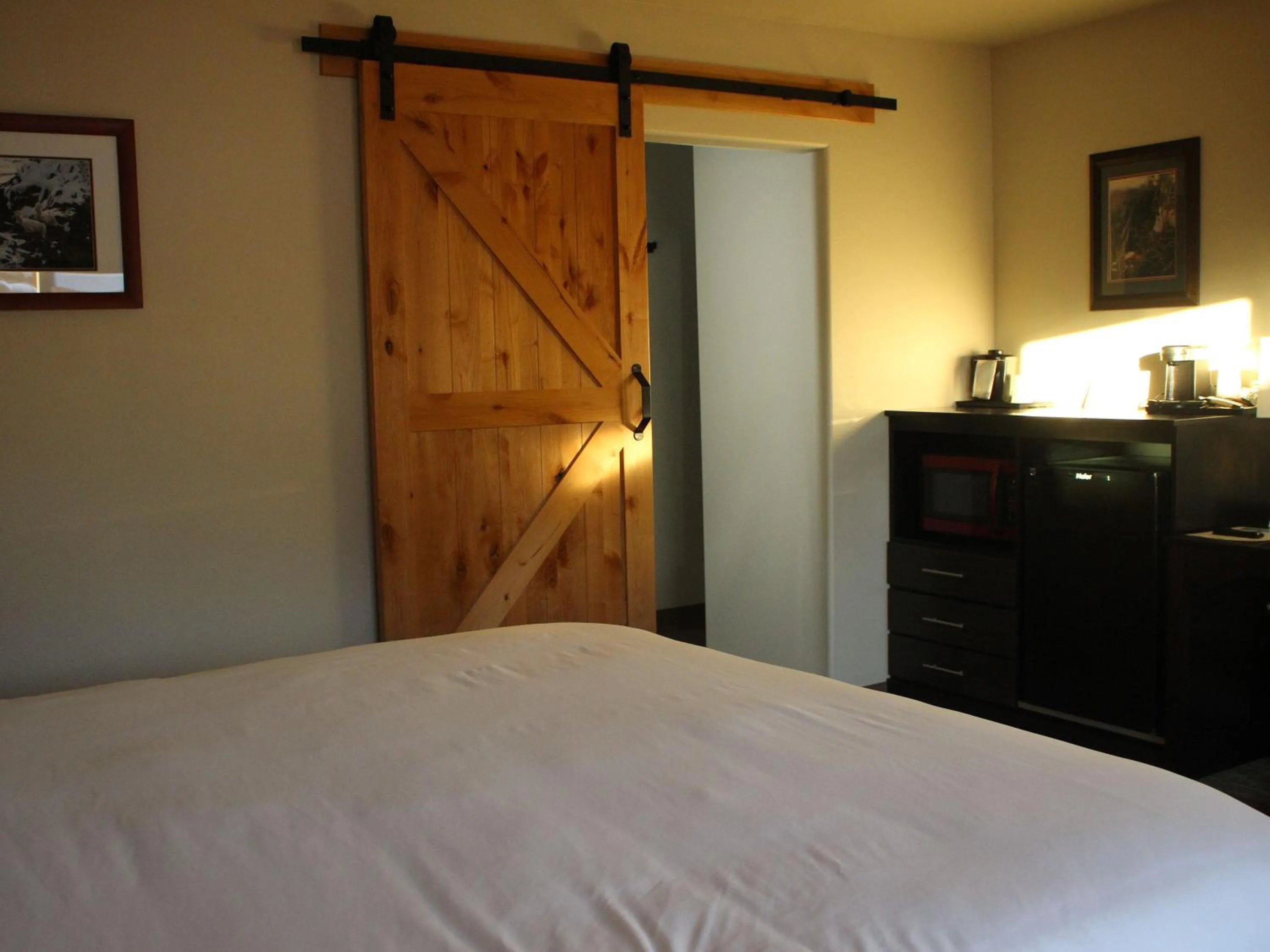 Bedroom, Bed in Eagle River Lodge