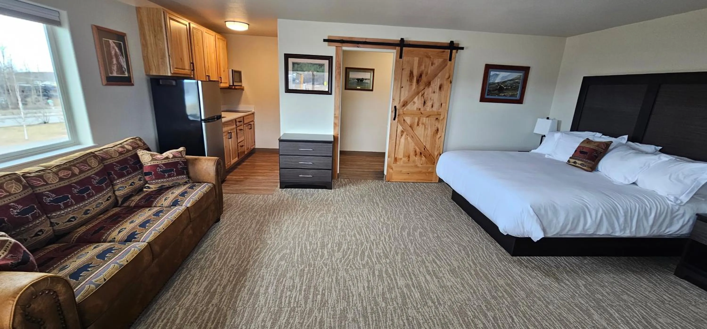 Bed in Eagle River Lodge