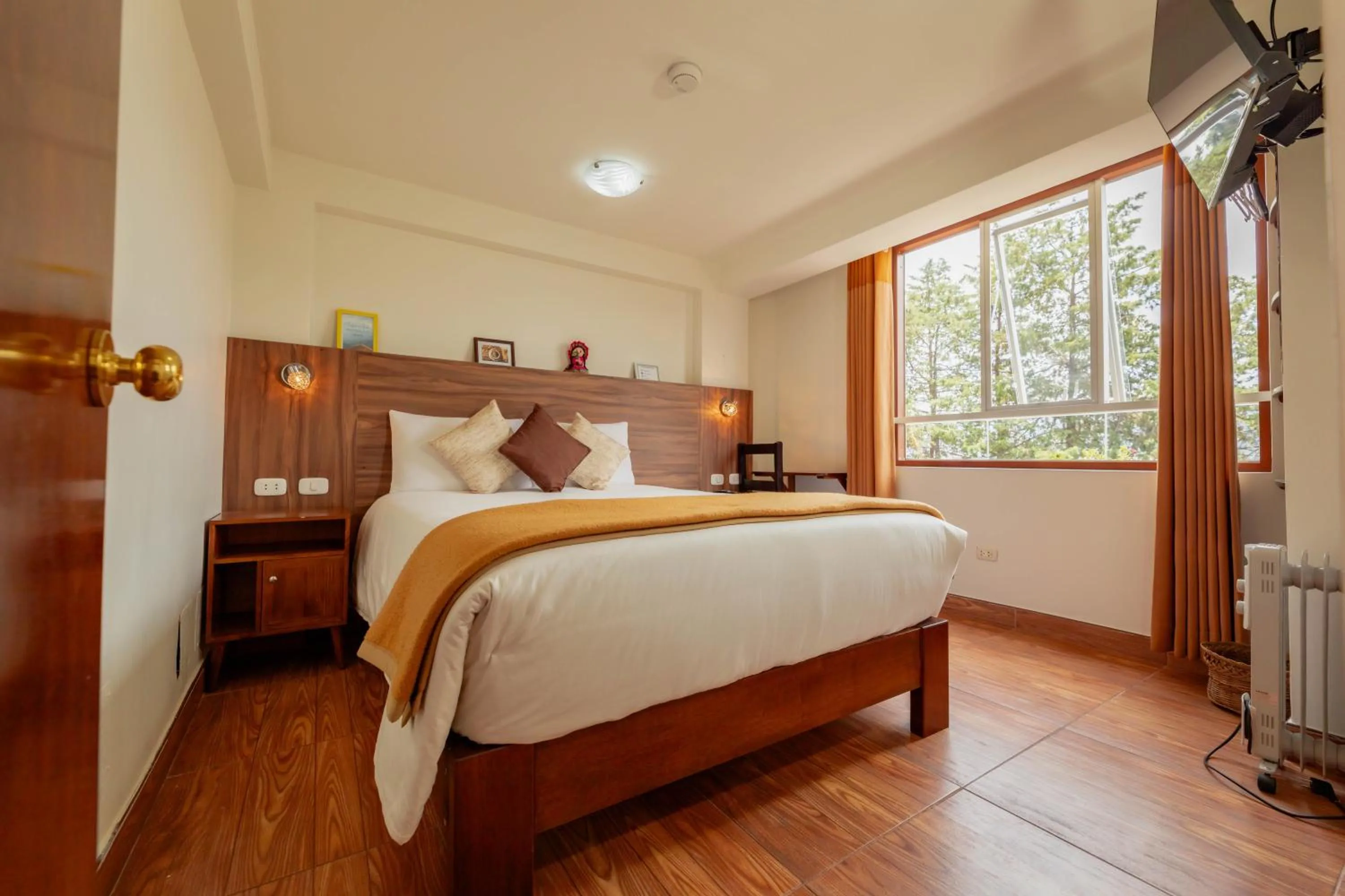 Communal lounge/ TV room, Bed in Dreams Boutique Hotel Cusco