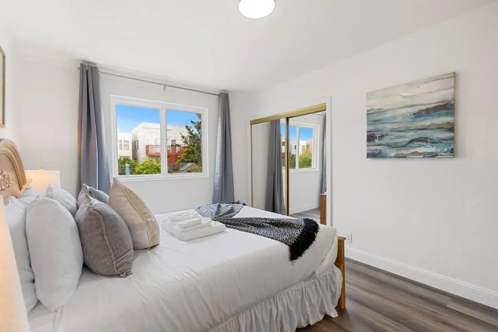 Bed in Stunning 2BR w/ 1BA Home near BART