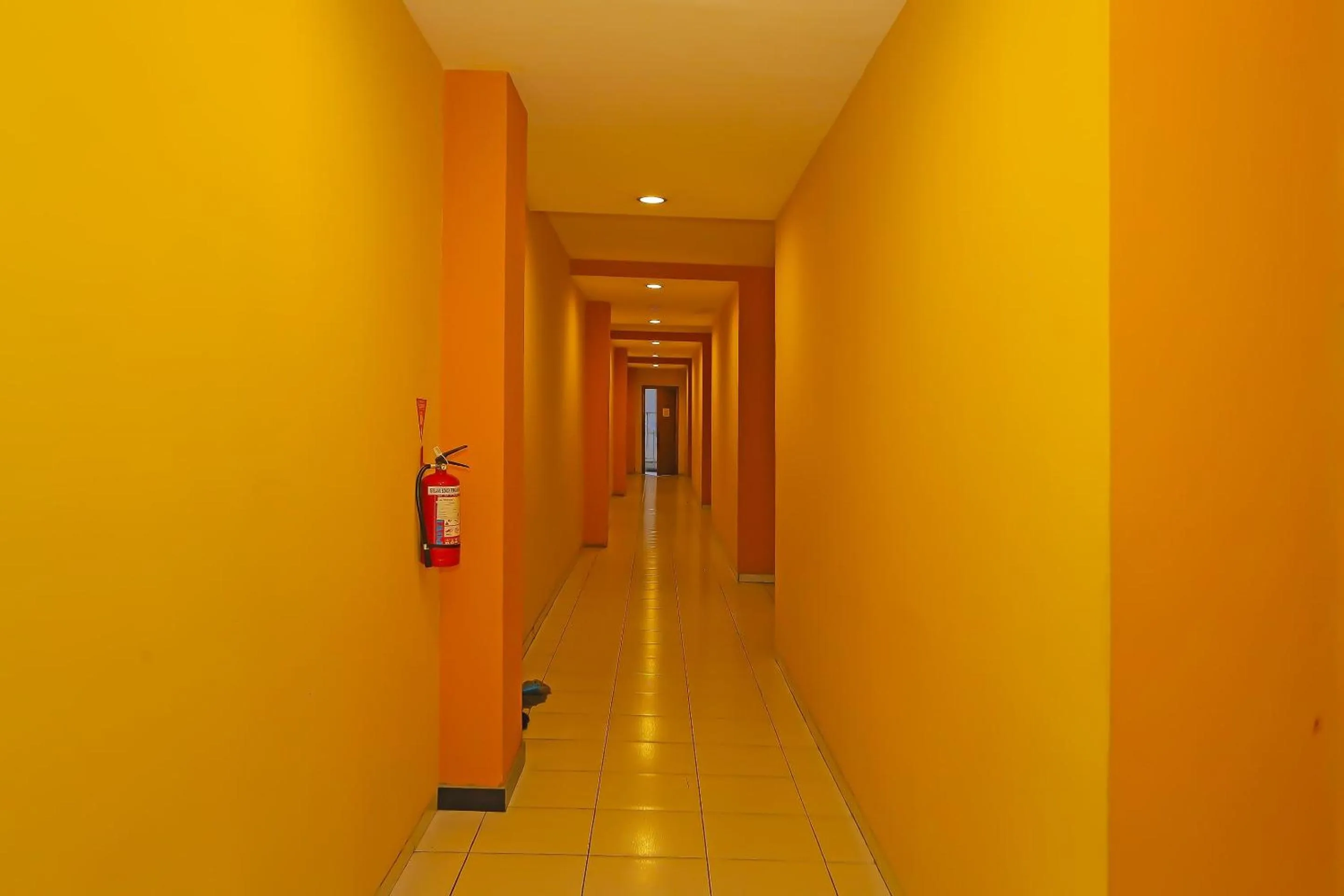 Lobby or reception in Townhouse OAK Hotel Fiducia Pasar Minggu