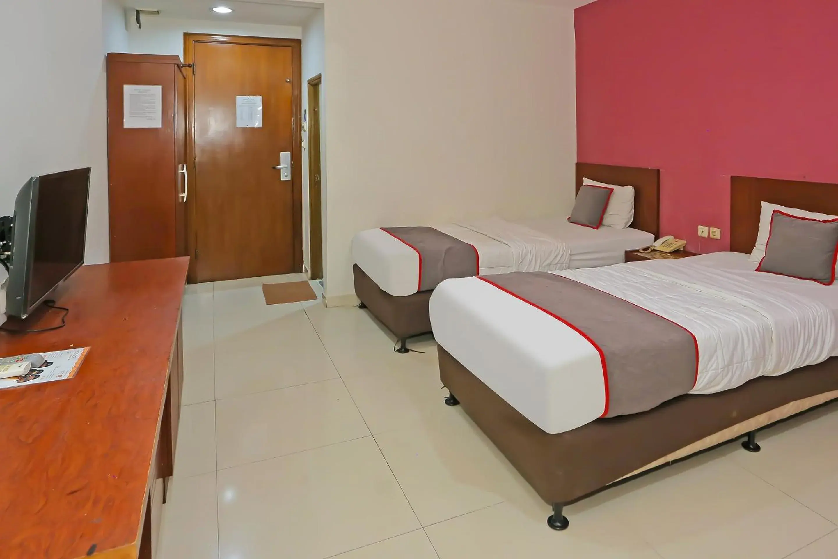 Bedroom, Bed in Townhouse OAK Hotel Fiducia Pasar Minggu Bedroom, Bed in Townhouse OAK Hotel Fiducia Pasar Minggu