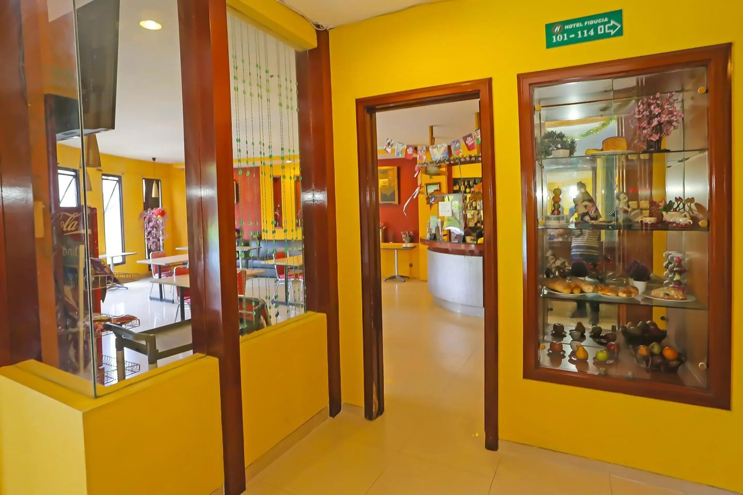 Restaurant/places to eat in Townhouse OAK Hotel Fiducia Pasar Minggu Restaurant/places to eat in Townhouse OAK Hotel Fiducia Pasar Minggu