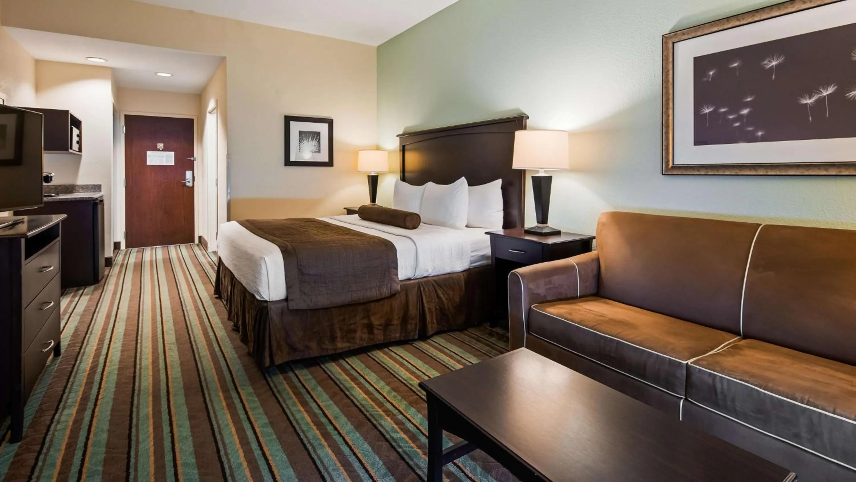 Photo of the whole room, Bed in Best Western Plus Chain of Lakes Inn & Suites