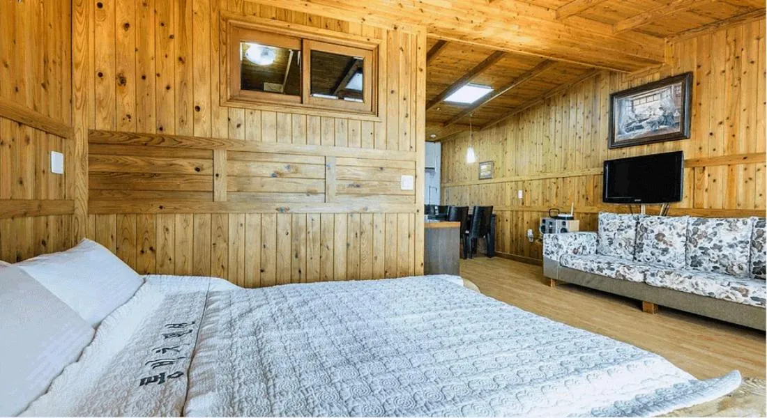 Bed in Long Beach Pension