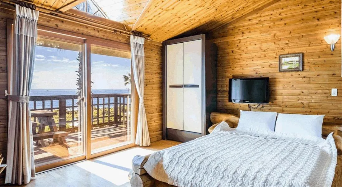 Bed in Long Beach Pension