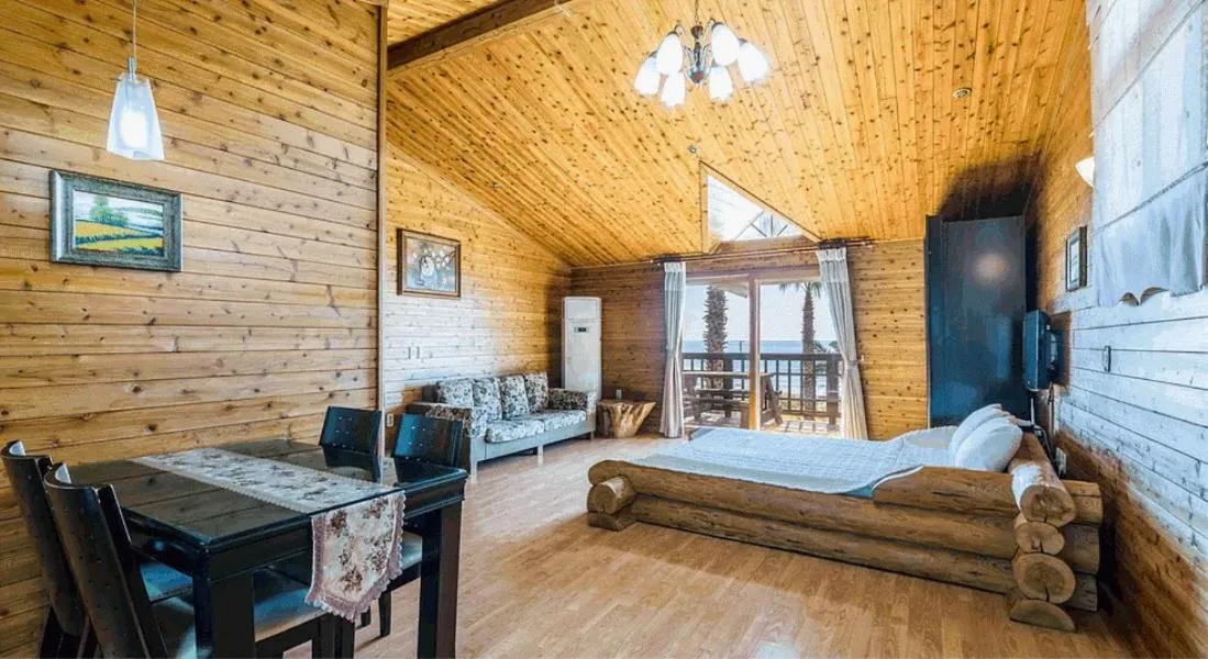 Bed in Long Beach Pension