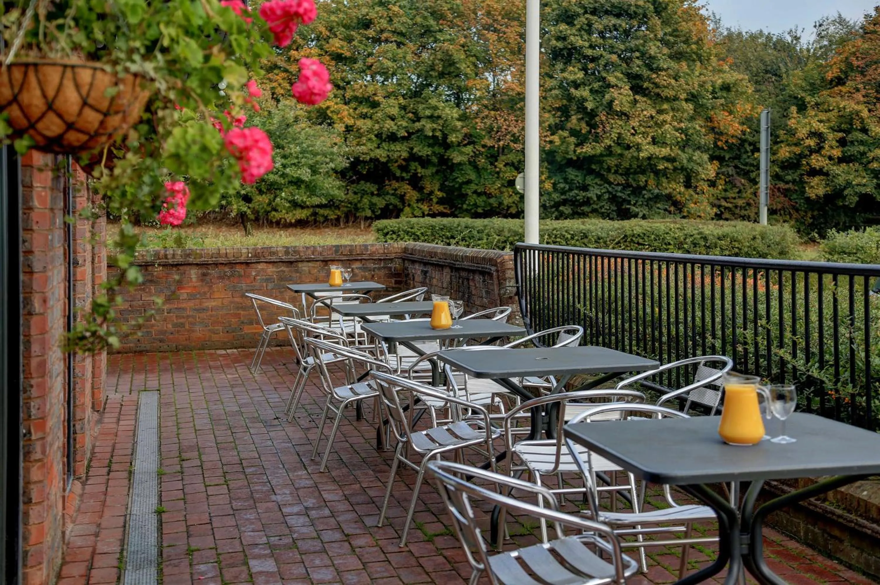 Property building, Restaurant/Places to Eat in Best Western Buckingham Hotel