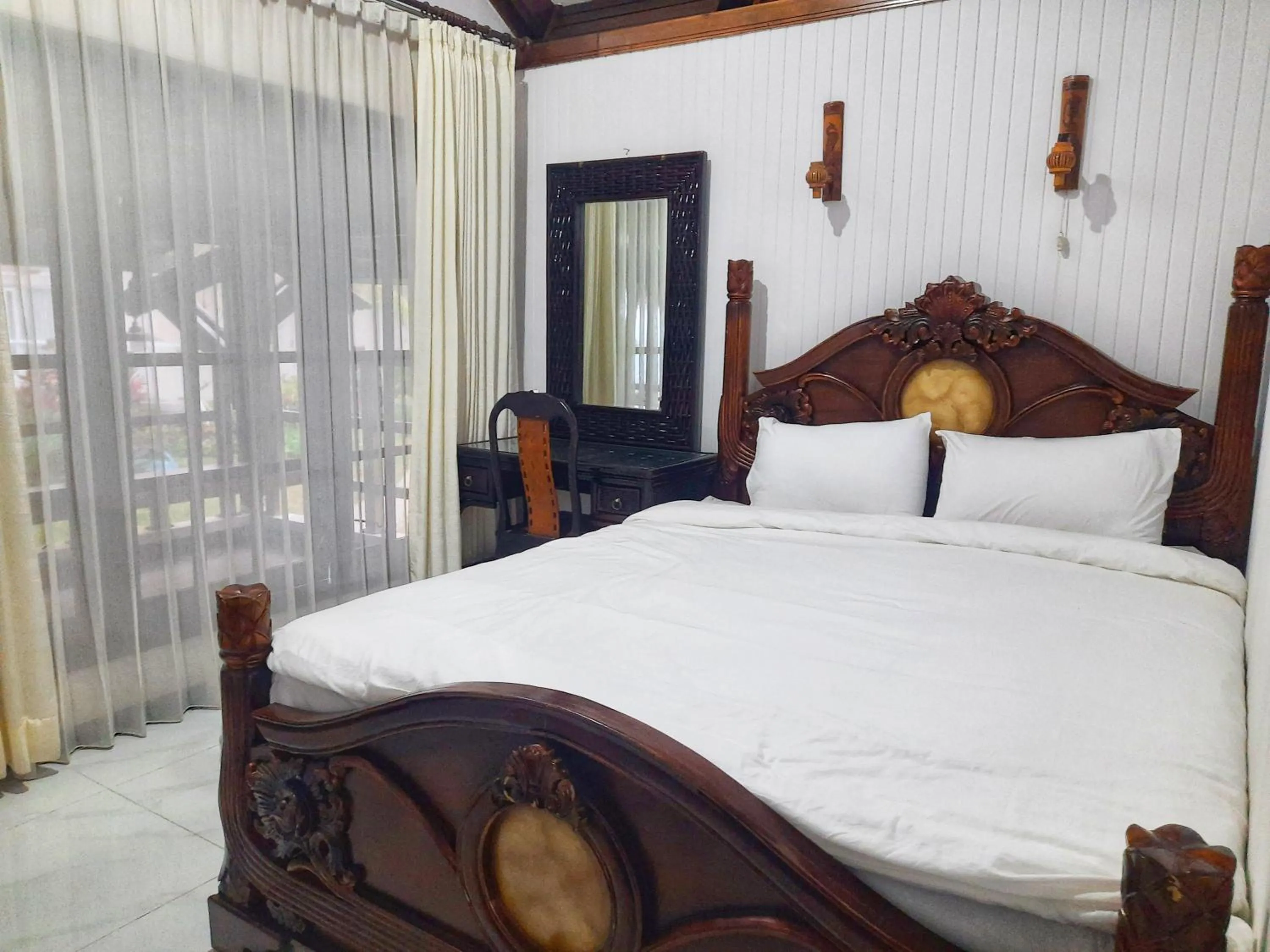 Bed in In Villa Garden Resort