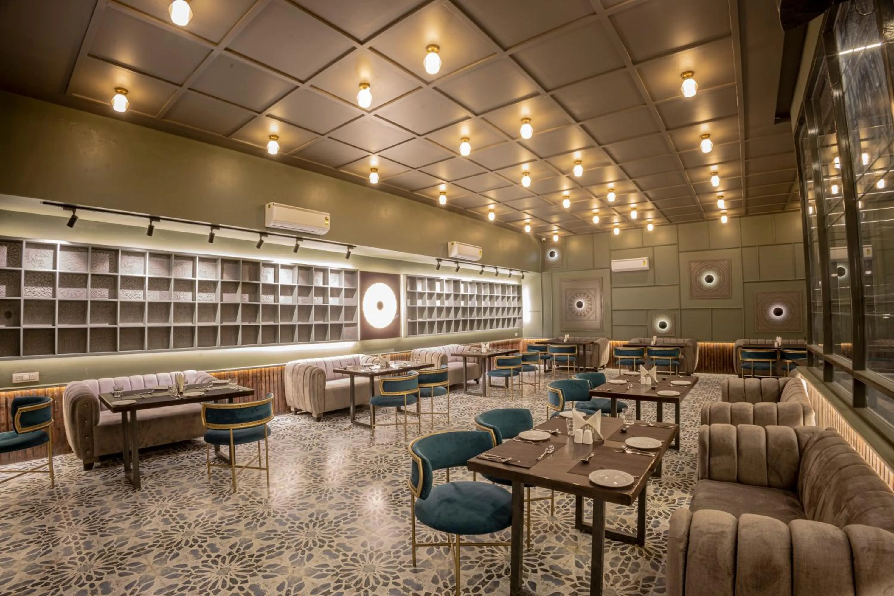 Restaurant/places to eat in Hotel Shubh Vilas