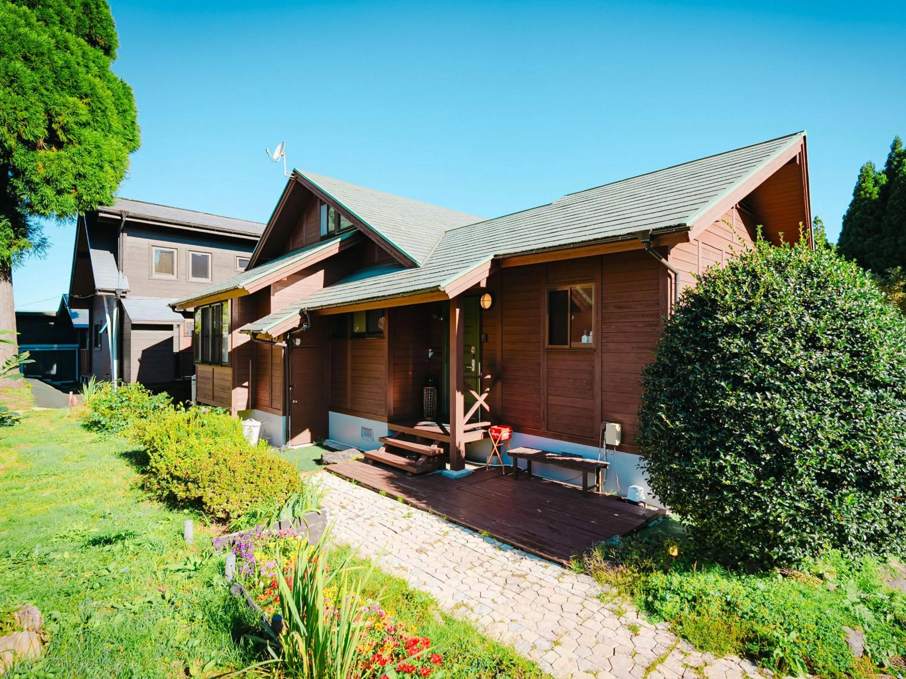 Property building in Kurokawa Mori No Kiki