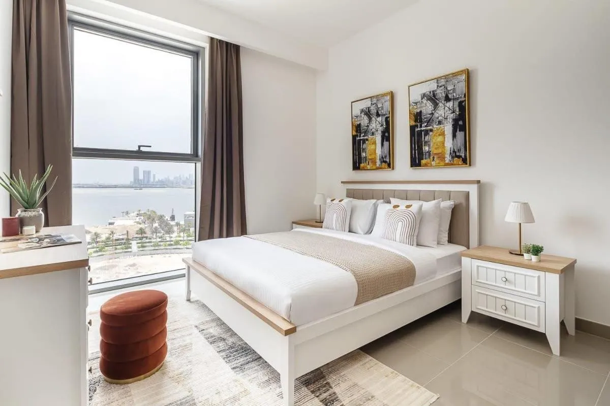 Bed in Frank Porter - 17 Icon Bay