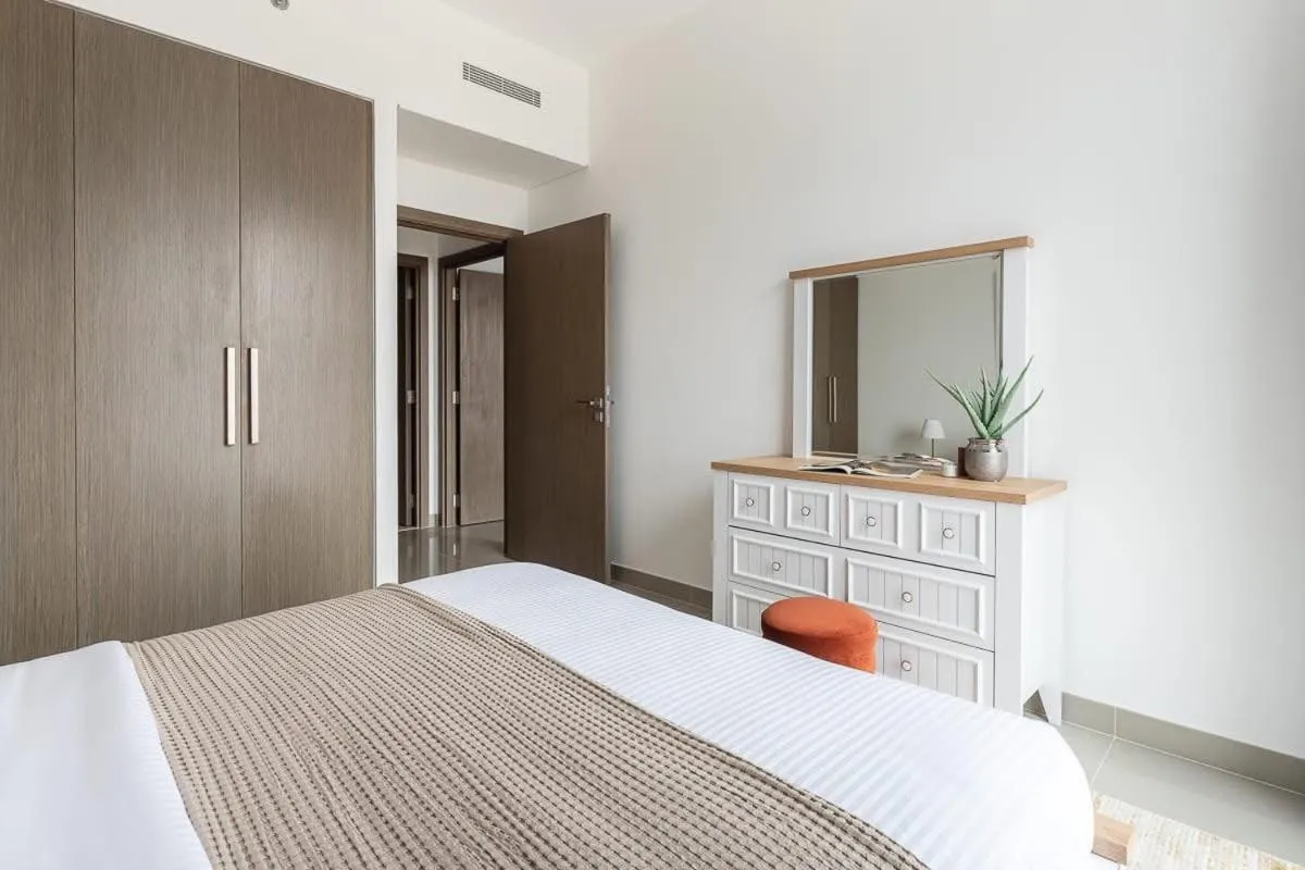Bed in Frank Porter - 17 Icon Bay