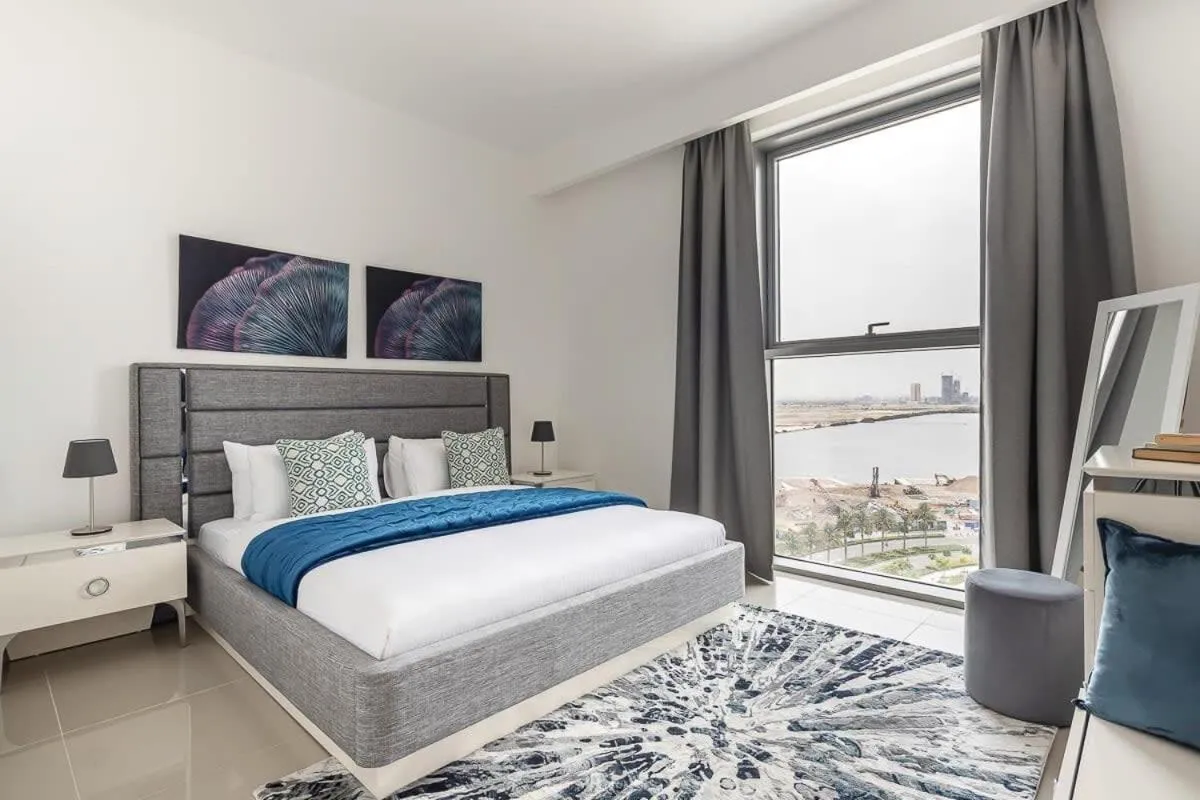 Bed in Frank Porter - 17 Icon Bay