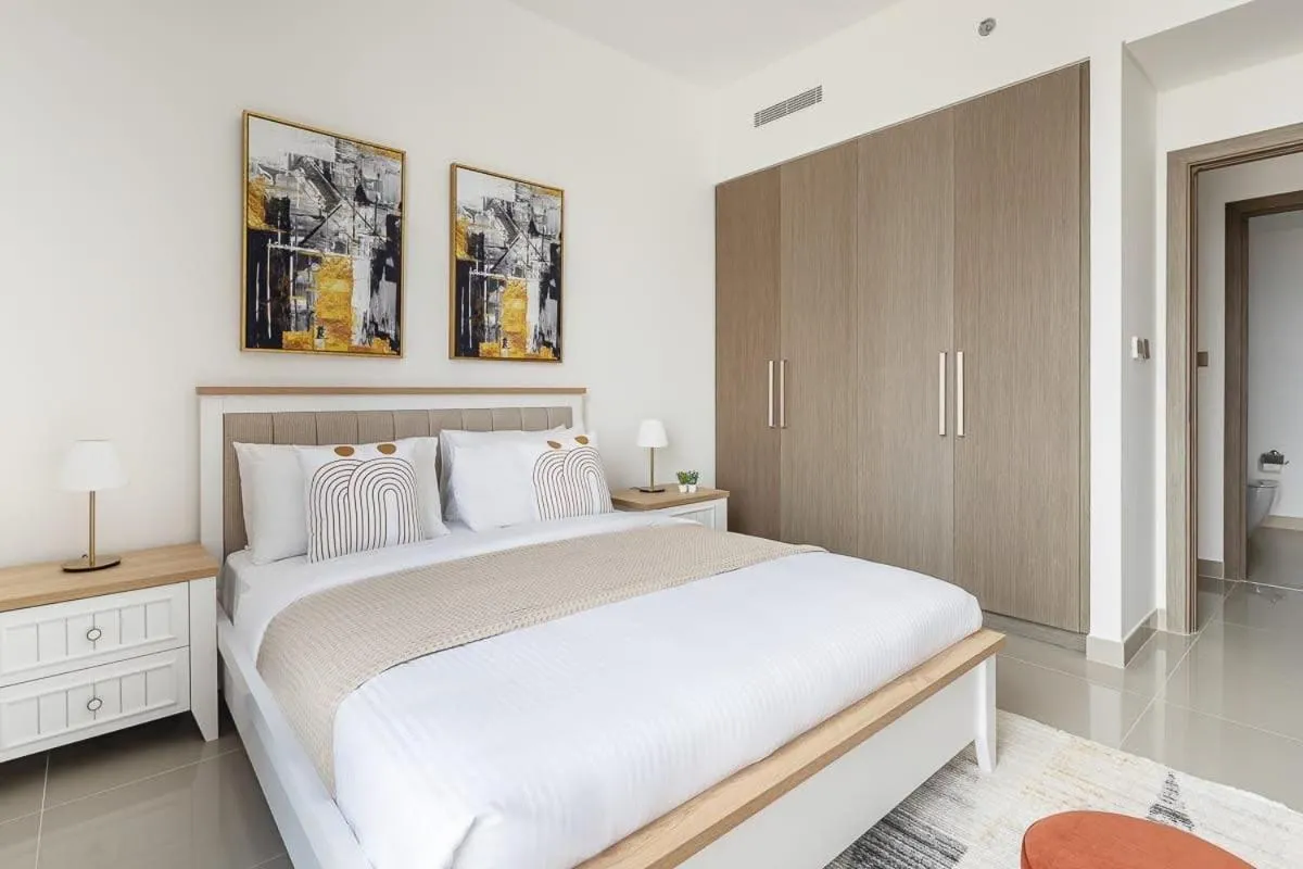 Bed in Frank Porter - 17 Icon Bay
