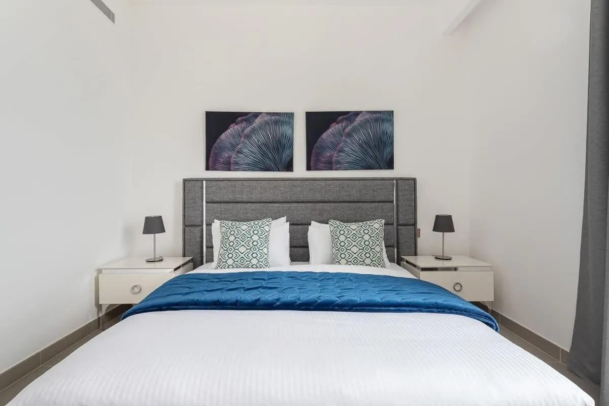 Bed in Frank Porter - 17 Icon Bay