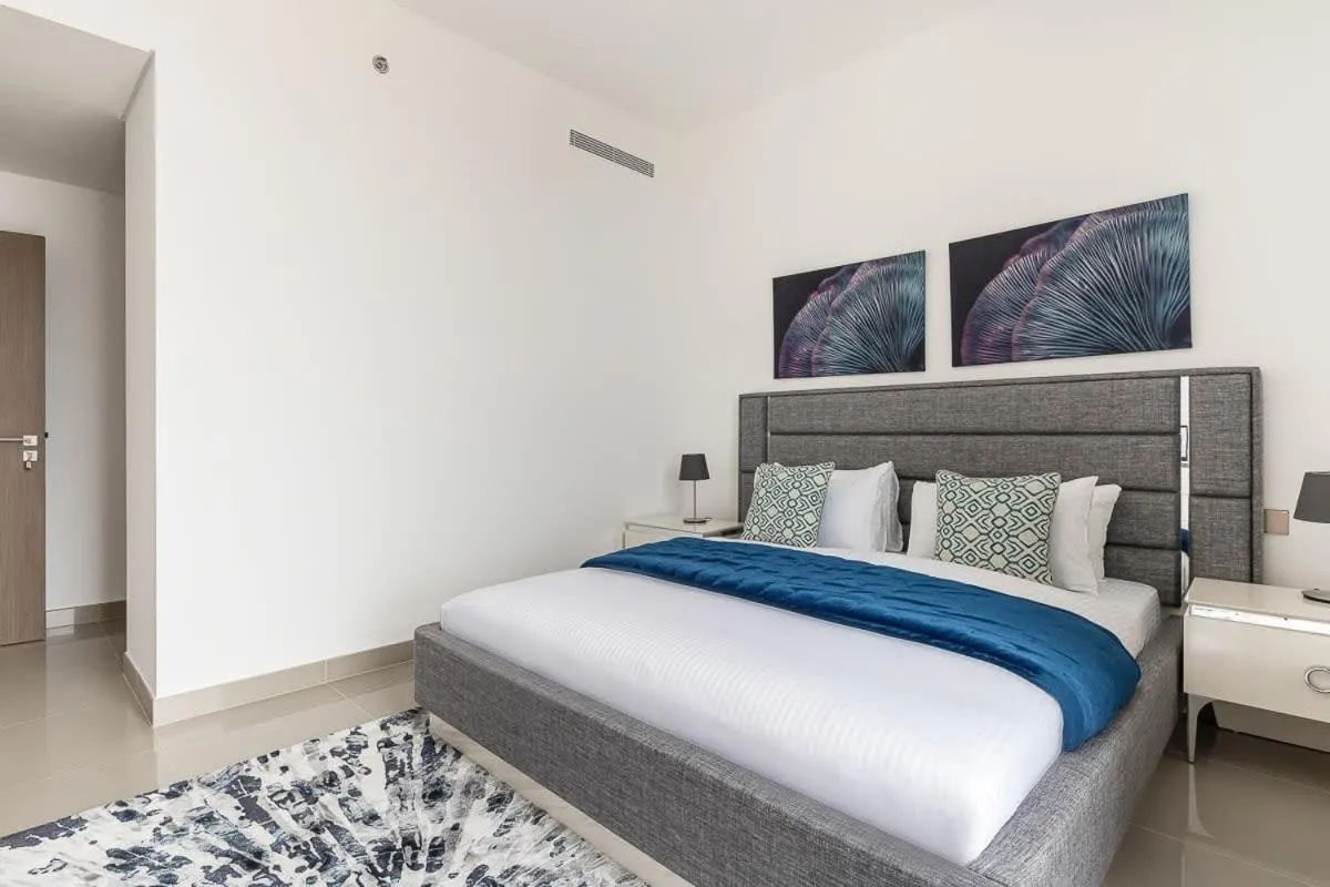 Bed in Frank Porter - 17 Icon Bay