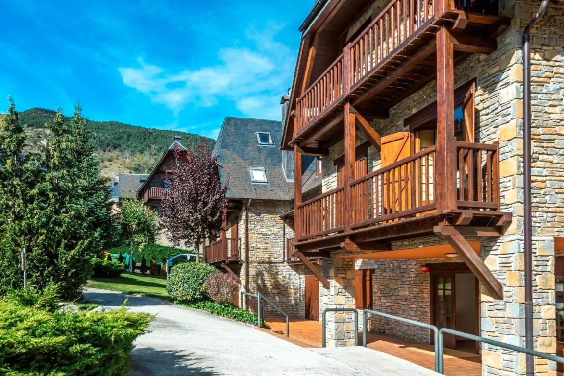 Property building in VIelha V