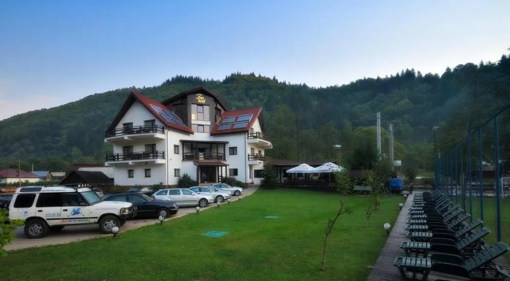 Facade/entrance in Zan Hotel