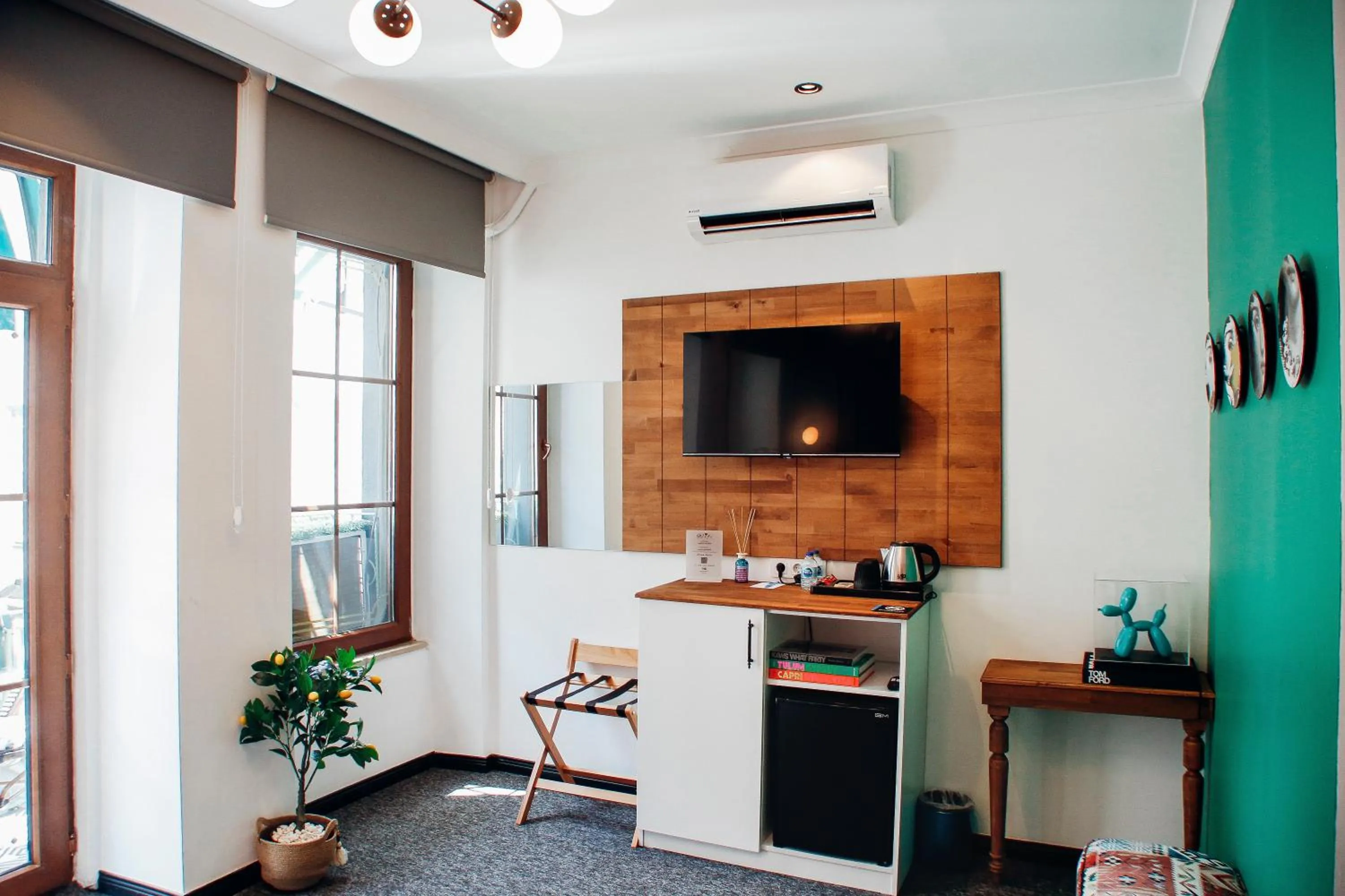 TV and multimedia in Istiklal Street Taksim House Yamalya Hotel