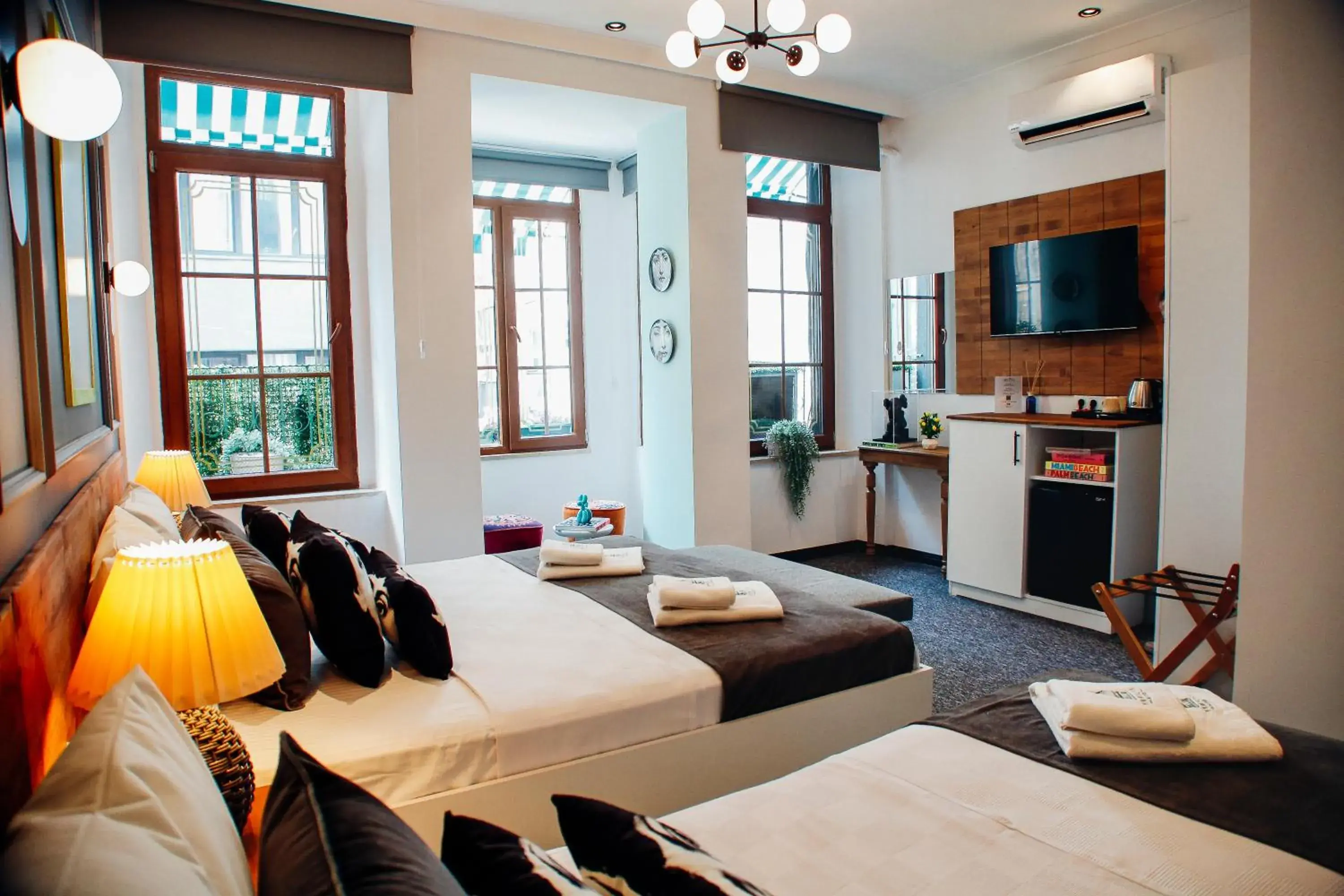 Communal lounge/ TV room, Bed in Istiklal Street Taksim House Yamalya Hotel Communal lounge/ TV room, Bed in Istiklal Street Taksim House Yamalya Hotel