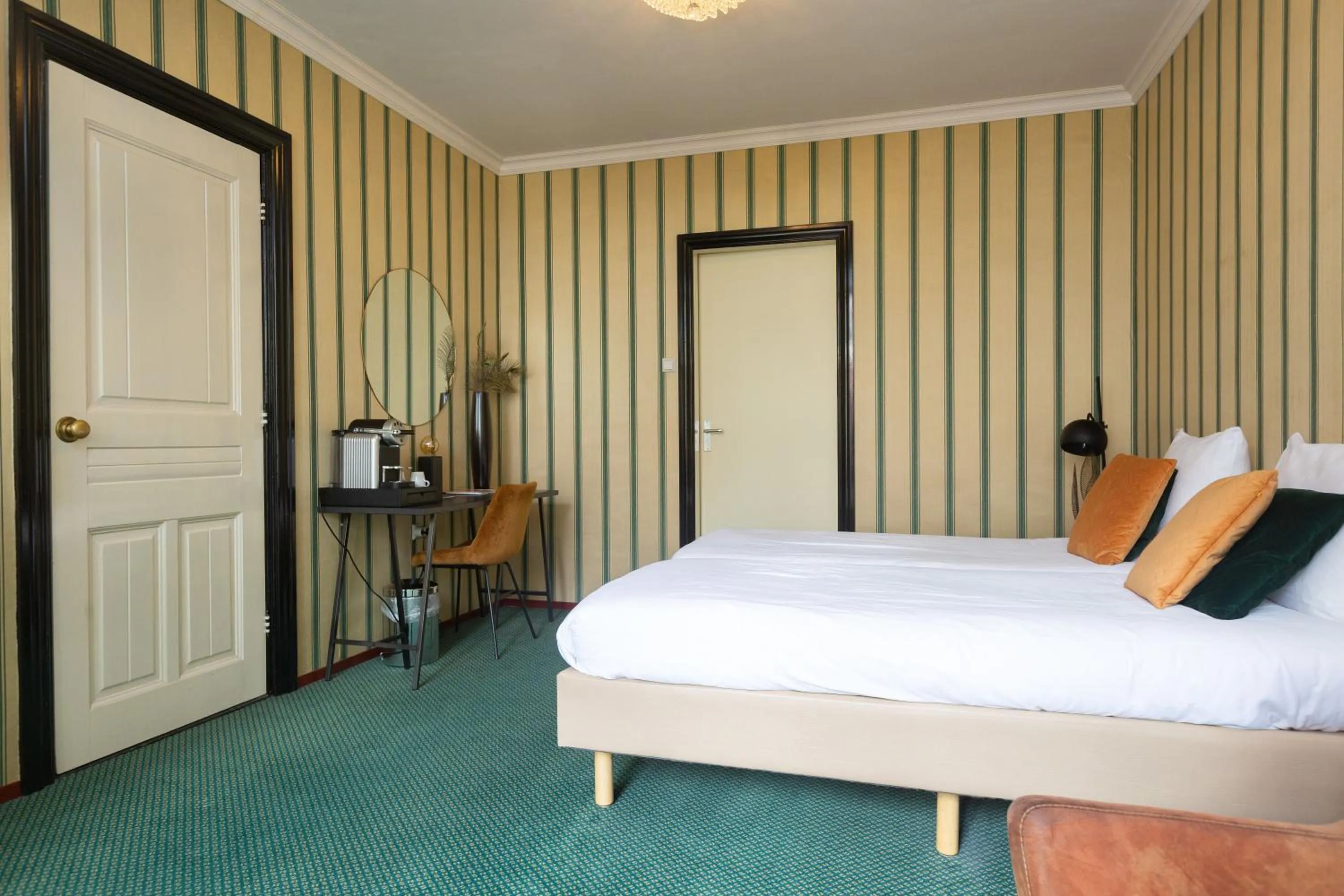 Bed in Hotel Johannes Vermeer Delft