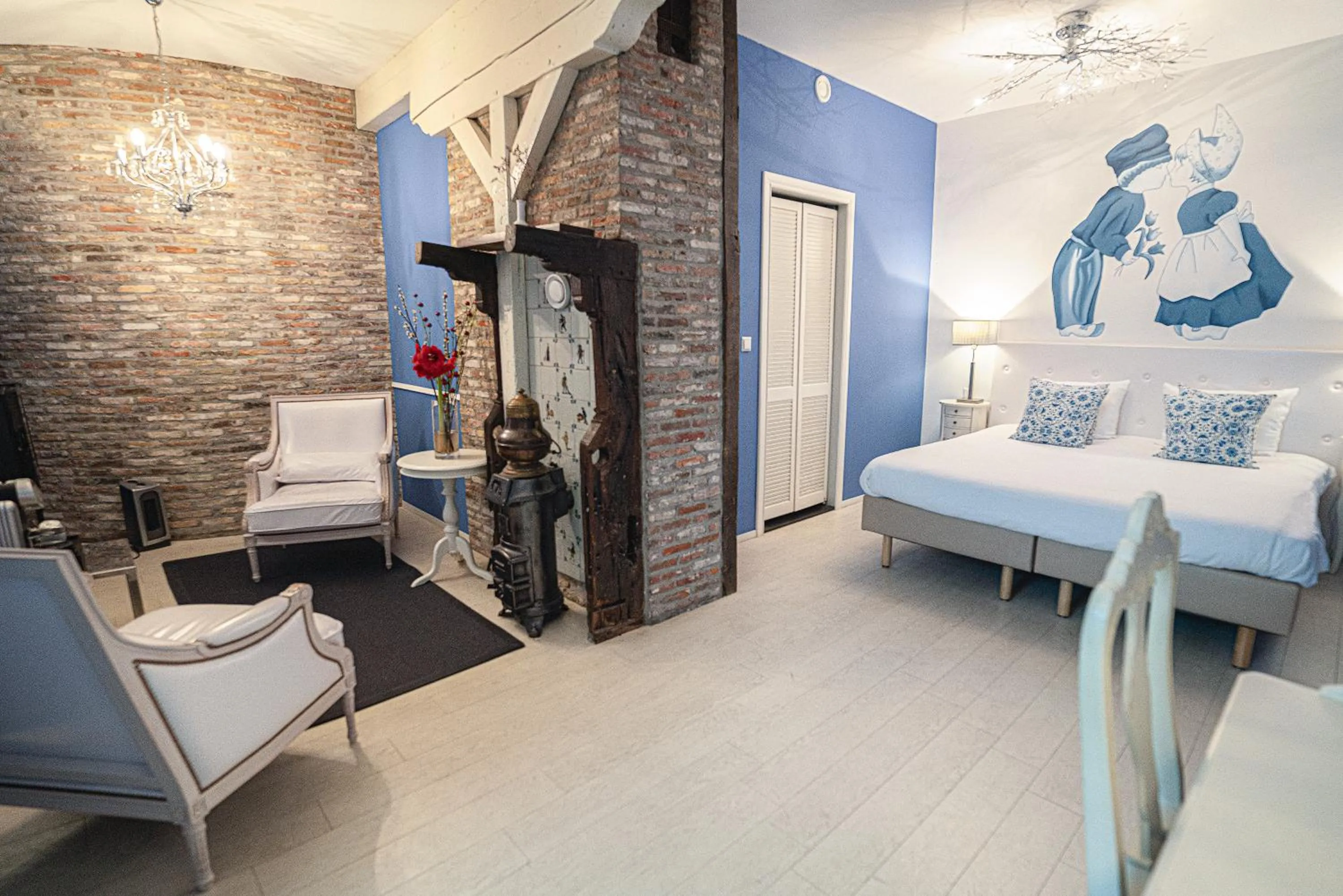 Photo of the whole room, Bed in Hotel Johannes Vermeer Delft