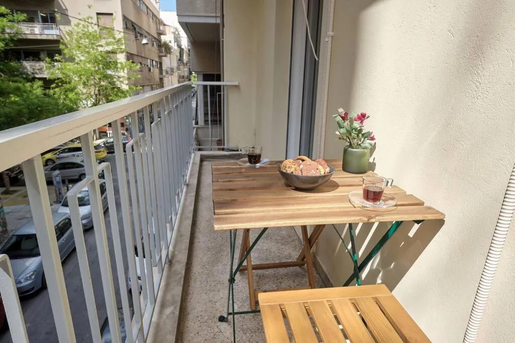 Chic Apt with All Comforts in the Heart of Athens!