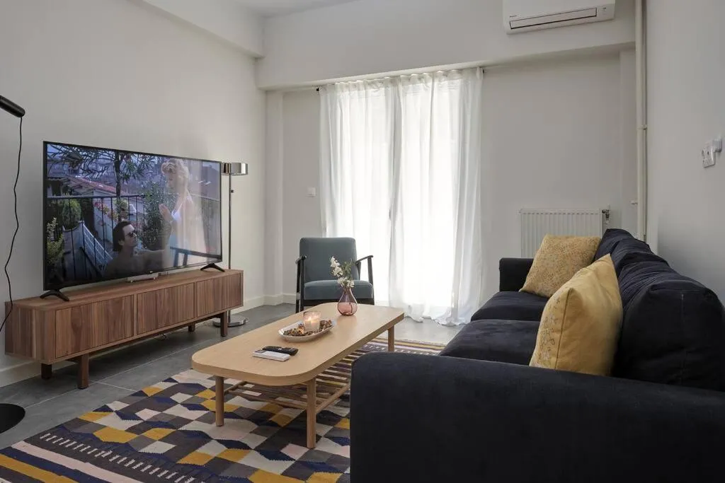 Chic Apt with All Comforts in the Heart of Athens!