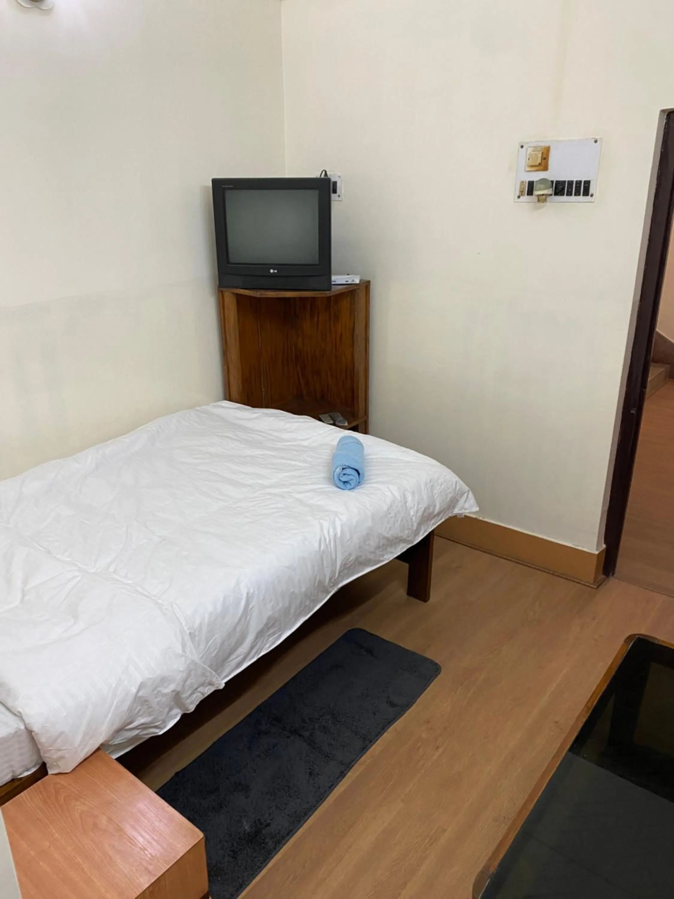 View (from property/room), Bed in Hotel Mayur