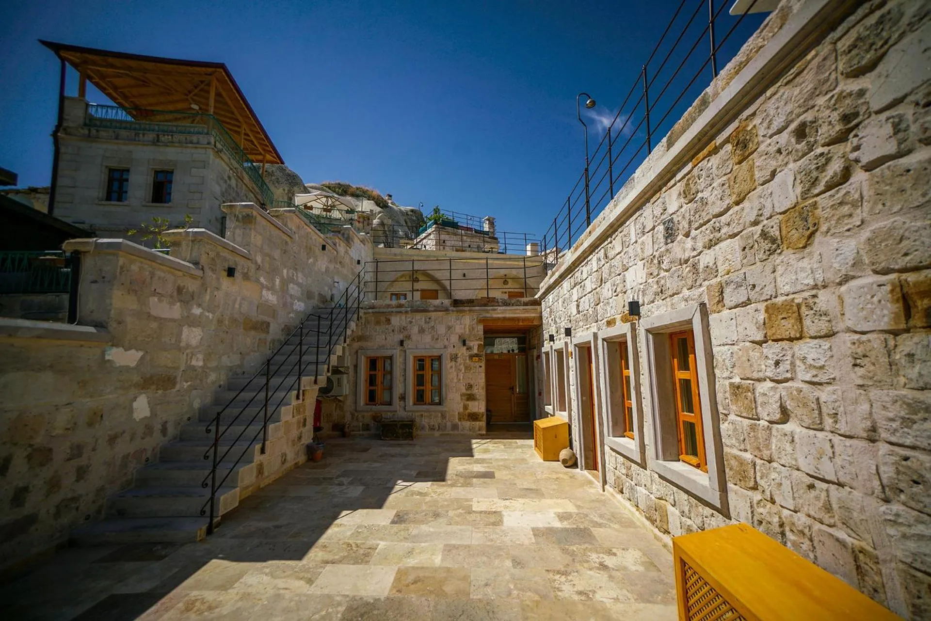 Patio in Caverna Hotel Premium Caves
