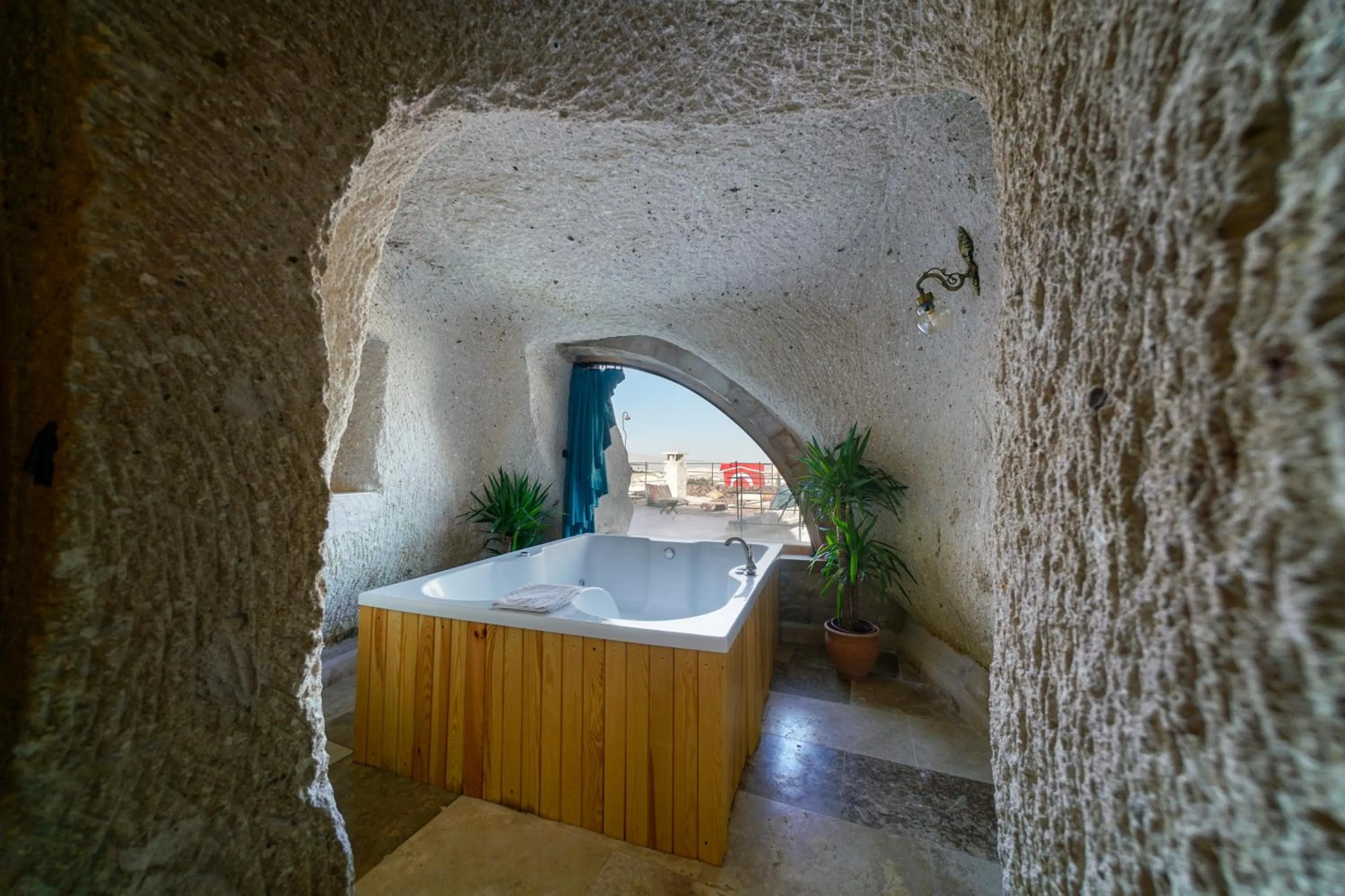 Hot Tub in Caverna Hotel Premium Caves