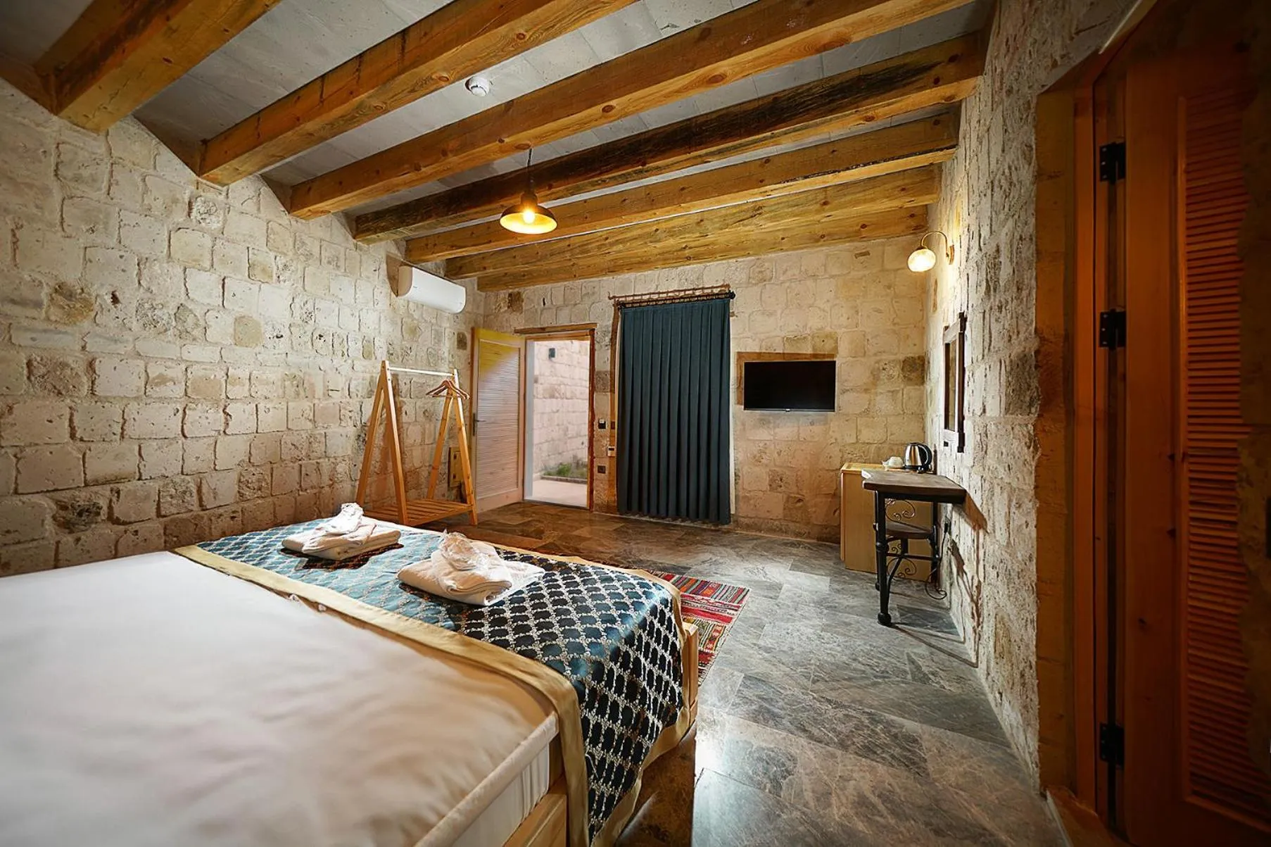 Bed in Caverna Hotel Premium Caves