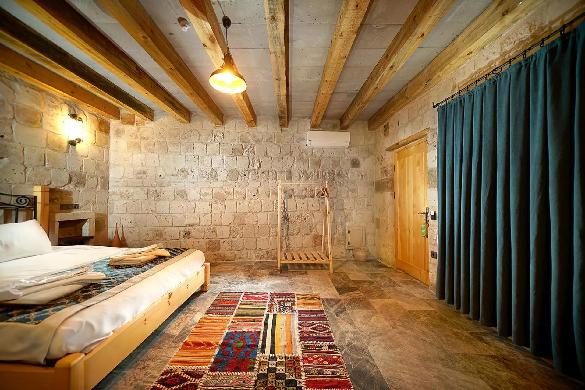 Bed in Caverna Hotel Premium Caves