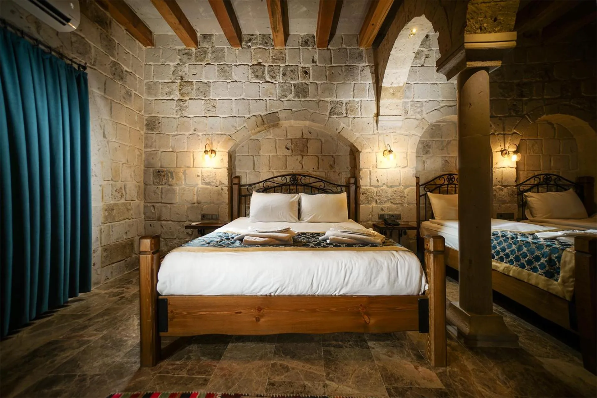 Bed in Caverna Hotel Premium Caves