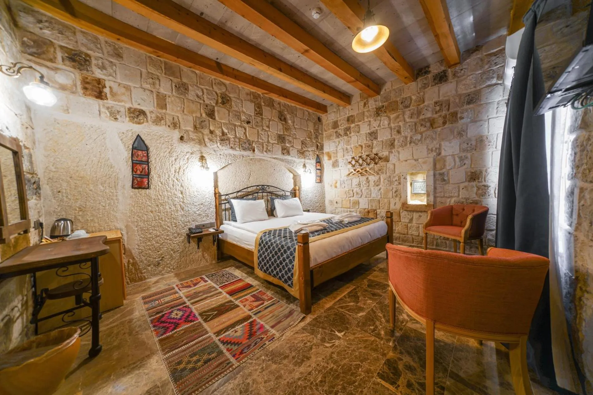 Photo of the whole room, Bed in Caverna Hotel Premium Caves