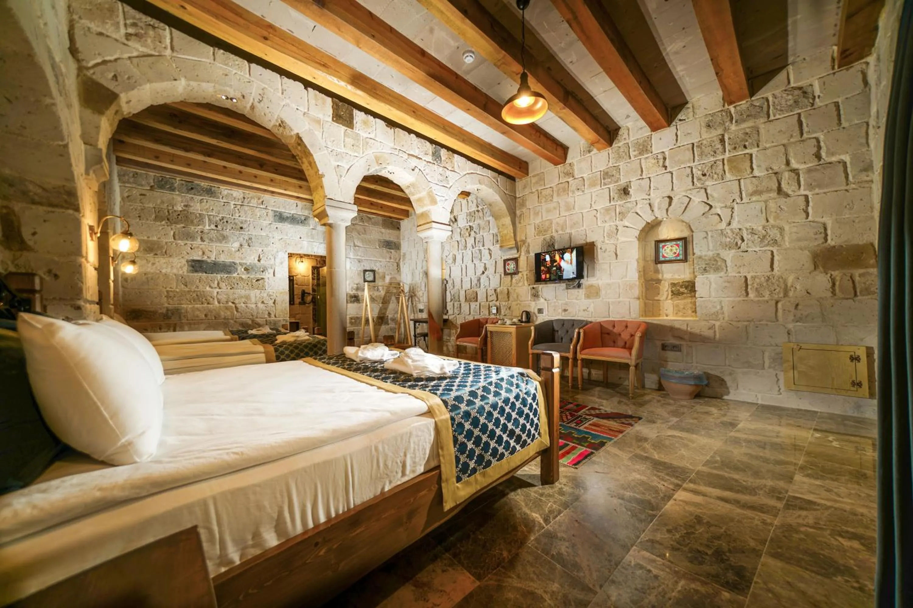 Photo of the whole room, Bed in Caverna Hotel Premium Caves